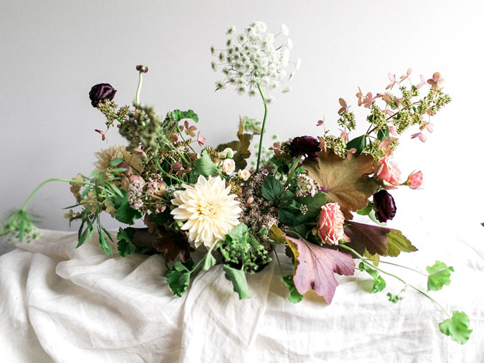 Emerald Green Wedding Styled Shoot | Calligraphy and Paperie by www.chavelli.com | Photography by www.jleephotos.com | Flowers by www.daysofmayflorals.com