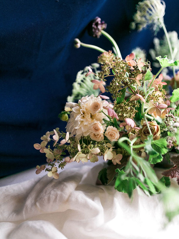 Emerald Green Wedding Styled Shoot | Calligraphy and Paperie by www.chavelli.com | Photography by www.jleephotos.com | Flowers by www.daysofmayflorals.com