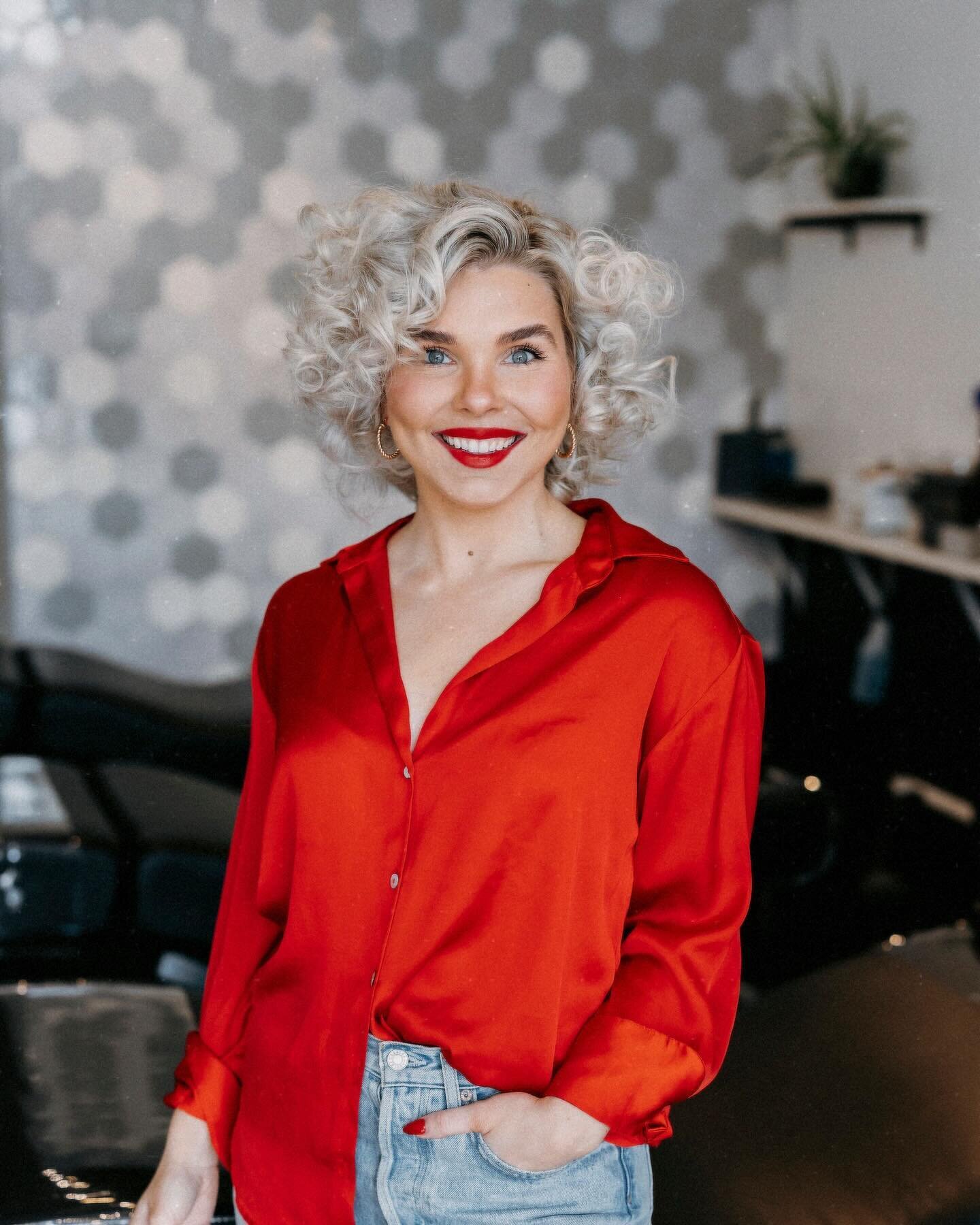 Happy Anniversary to Lindsay! We&rsquo;re celebrating 3 years of Lindsay&rsquo;s contributions to Brow Chic and her clients. Her positivity is one of her many strengths. She brings insight, mindfulness, and unparalleled service to each and every gues
