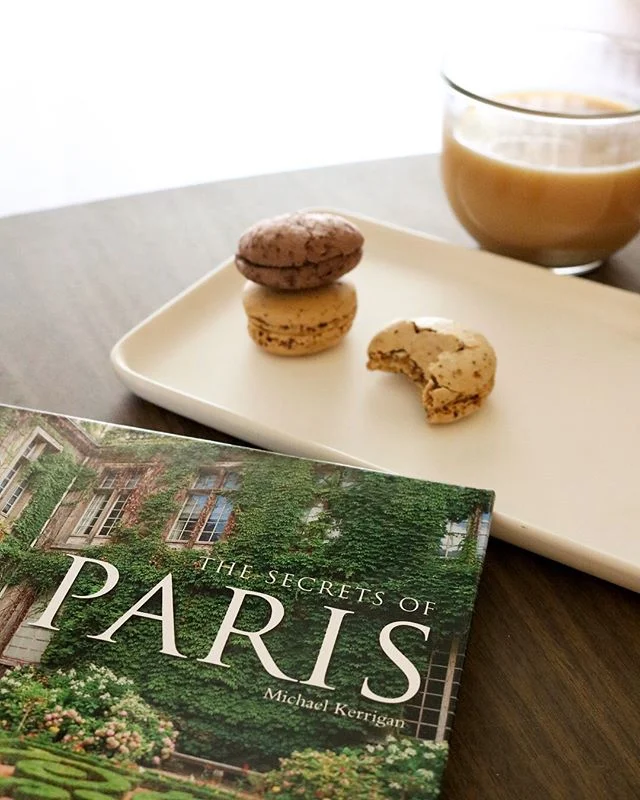 Paris preppin! Of course I wanted to eat macarons in the process... @skiffscakes has the best in town. Their tiramisu flavor is my fav!.
.
.
.
T&rsquo;s aunt and uncle gave us the cutest book to look over before visiting Paris (they use to live there