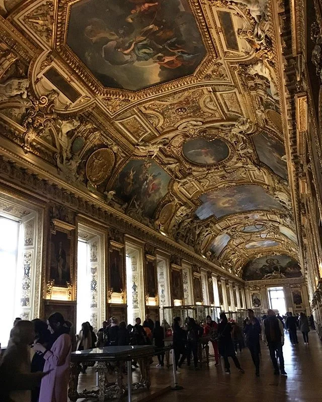 So much beauty at #thelouvre yesterday. We were there for 5+ hours! Our fav was a gorgeous hallway full of fine Italian paintings. 💞🎨
.
.
. 
#monalisa #venusdemilo #fineart #greeksculpture #paris #france #louvre #spring #painting #sculpture #renais