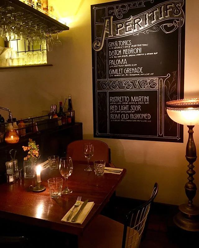 Could the chalkboards here be any more beautiful?! Loved these pieces from dinner the other night. I love spotting chalkboard lettering wherever I go.
.
.
#travel #worldtravel #amsterdam #paris #netherlands #france #chalkboardart #artistsoninstagram 
