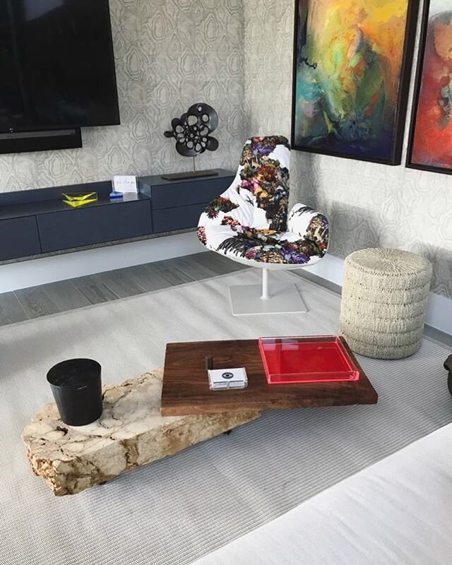 Our mahogany and coral low center table looking stunning in its new home. 🥰⚡️ #centertable #livingroomdecor #diningroom #contemporary #organic #hechoenpuertorico #herbeh #nature #reclaimedwood #interiordesignmiami #lifestyle #oneofakind #woodlovers 