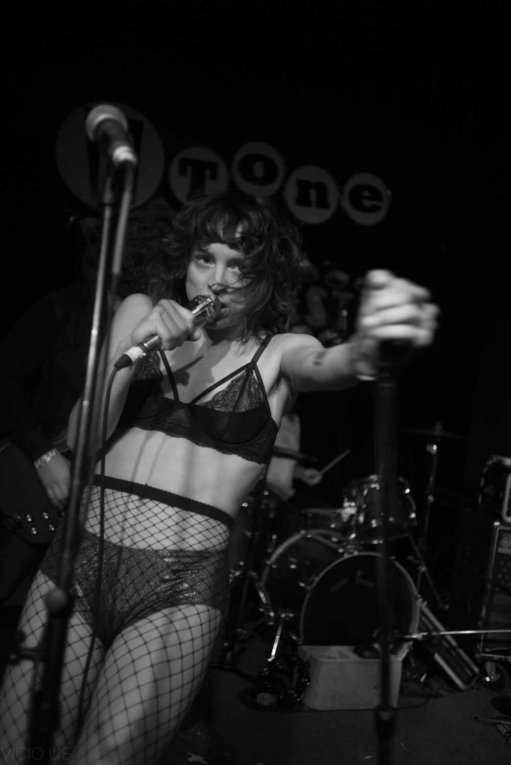 AGiantDog_Gonerfest14_EricCharlesPeterson_e_wm-4.jpg