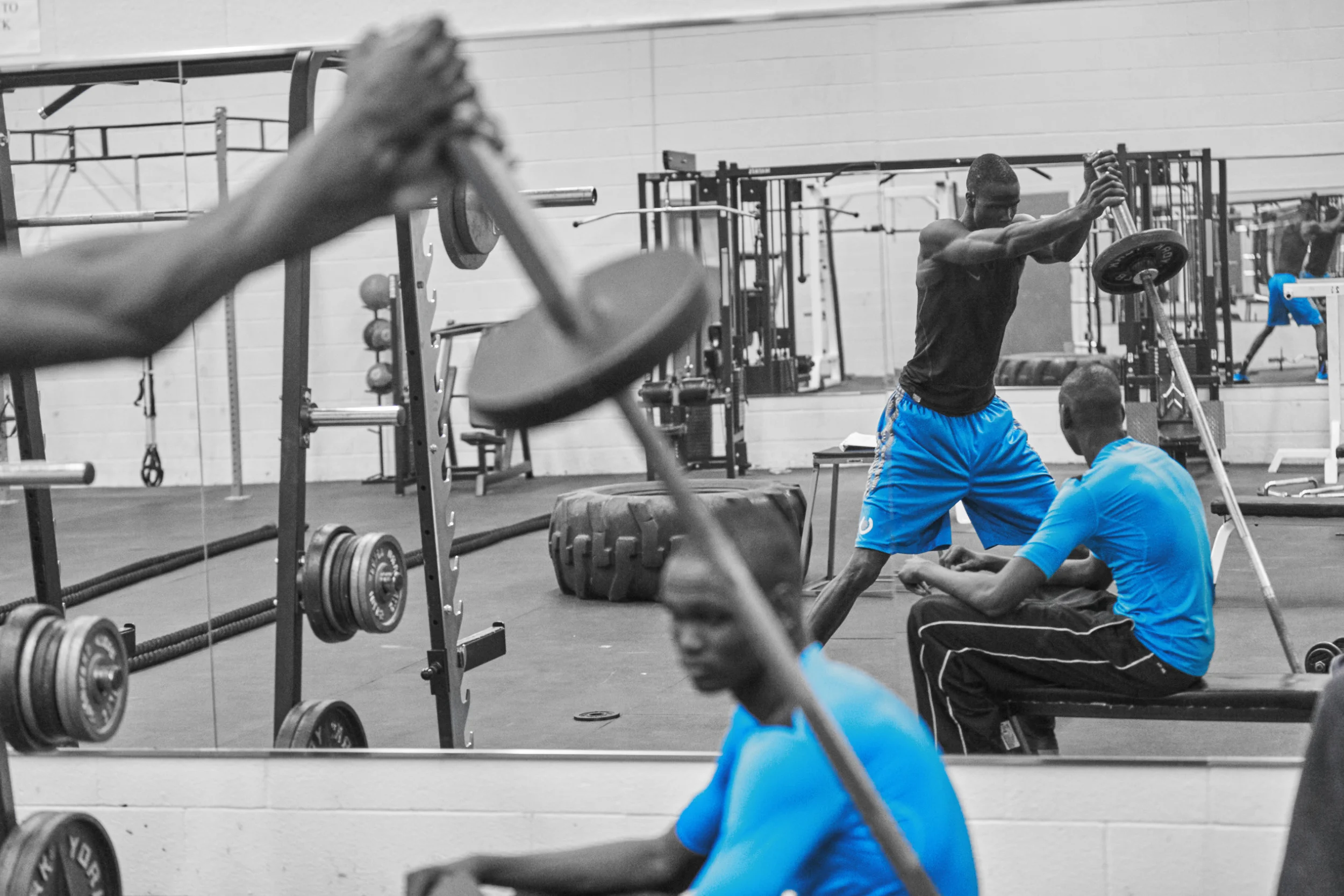 WEIGHT ROOM - overhead fluorescents