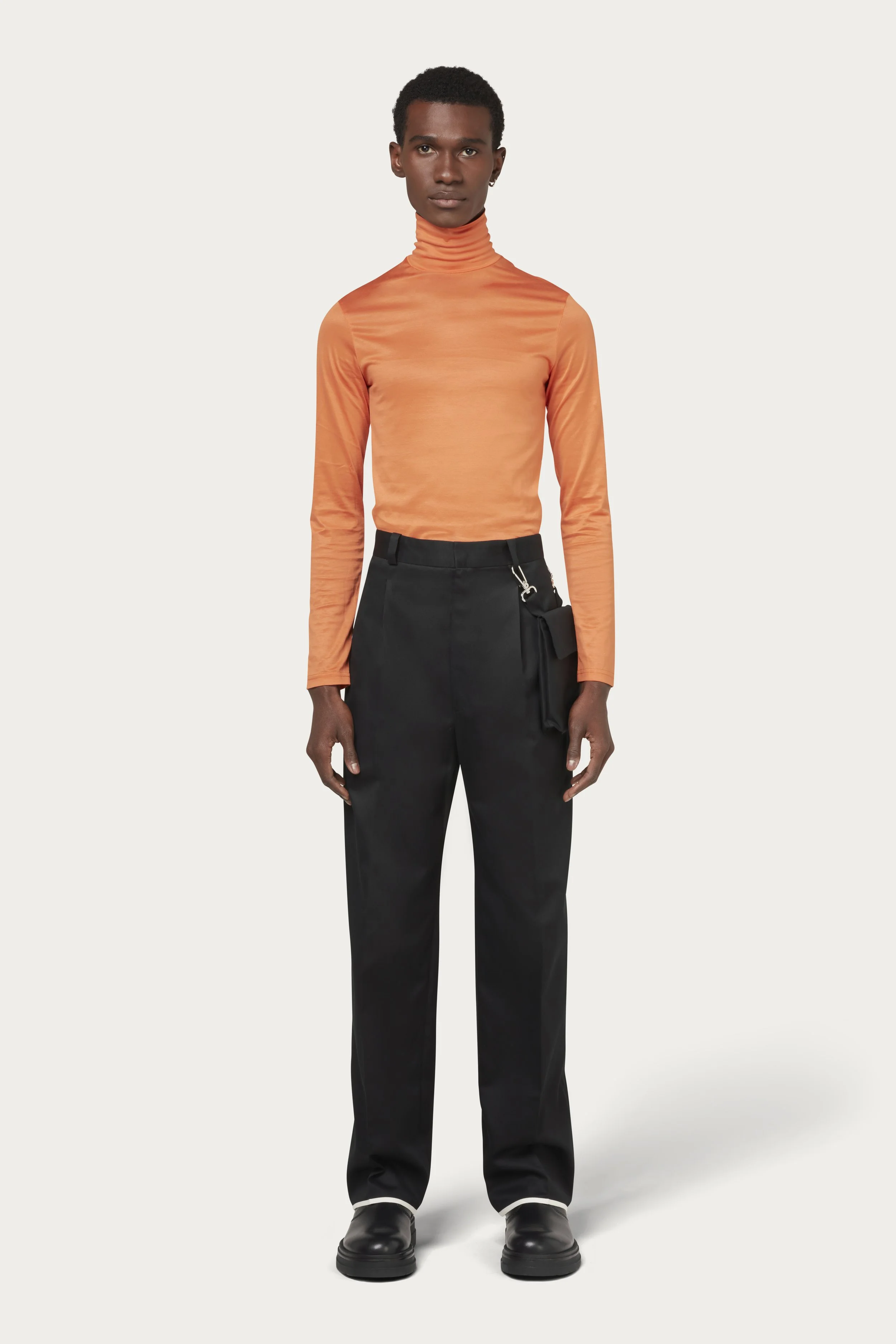 Trousers with detachable pocket (1).jpg