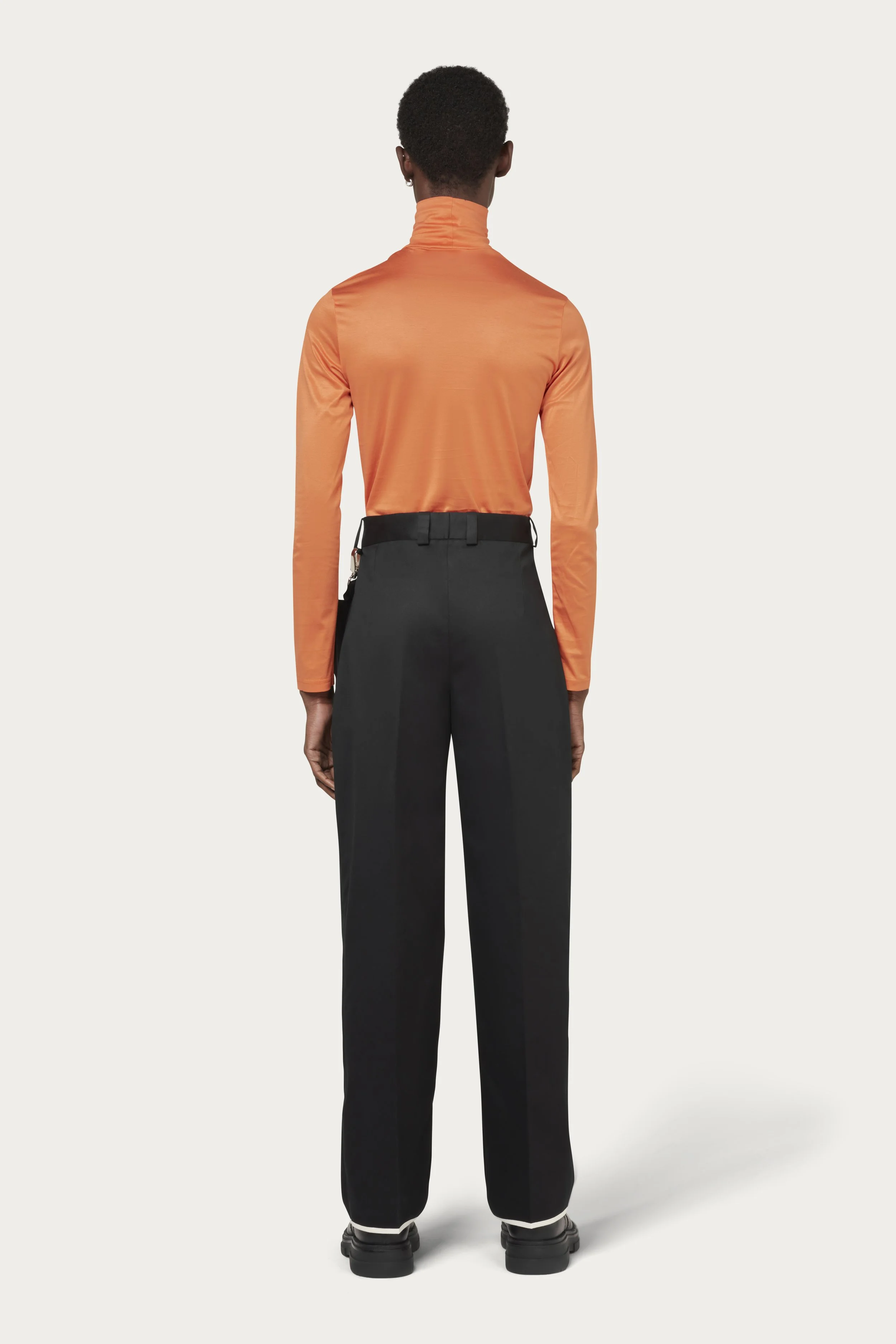 Trousers with detachable pocket (2).jpg