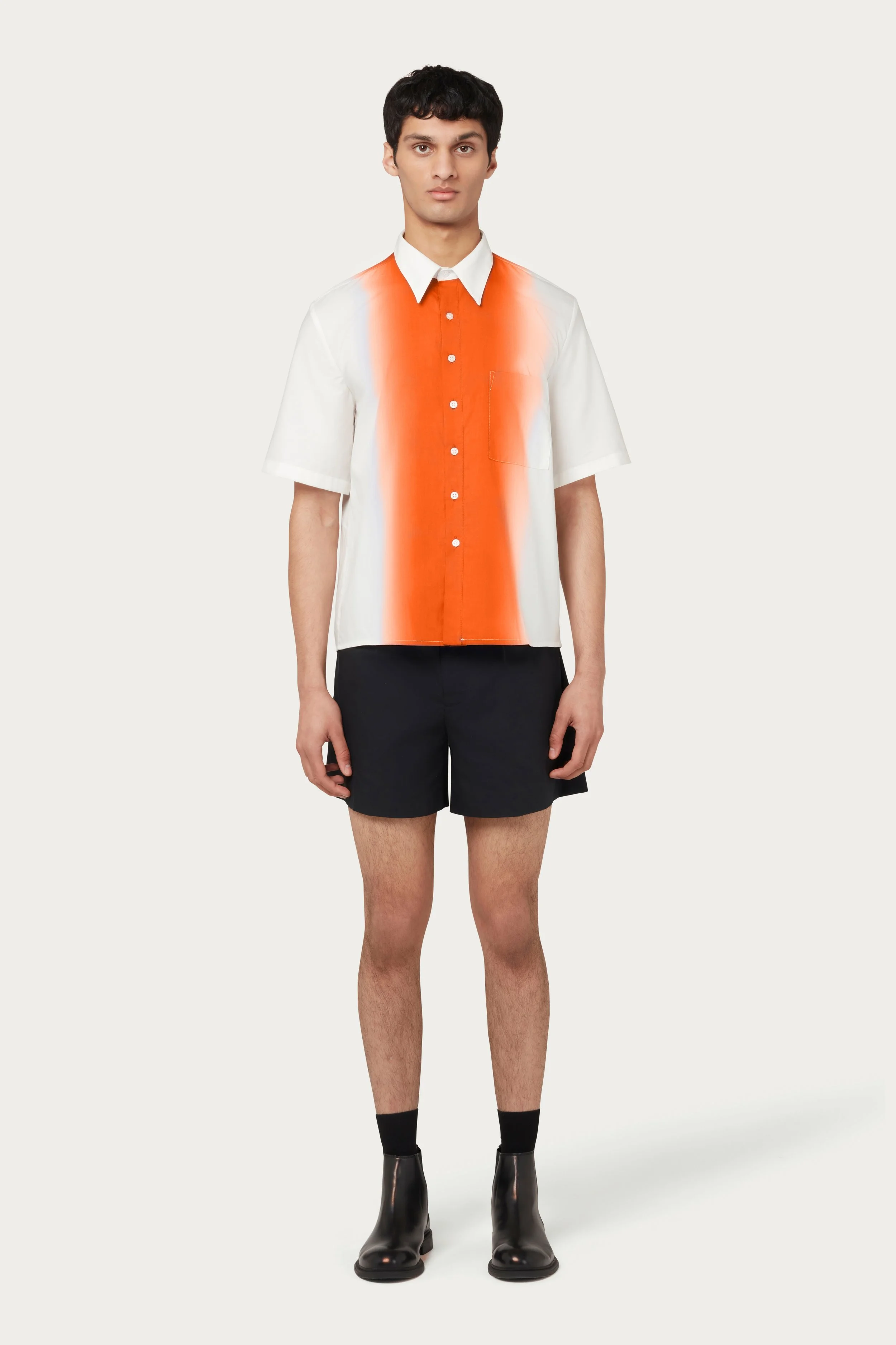 Short sleeve shirt with orange spray effect