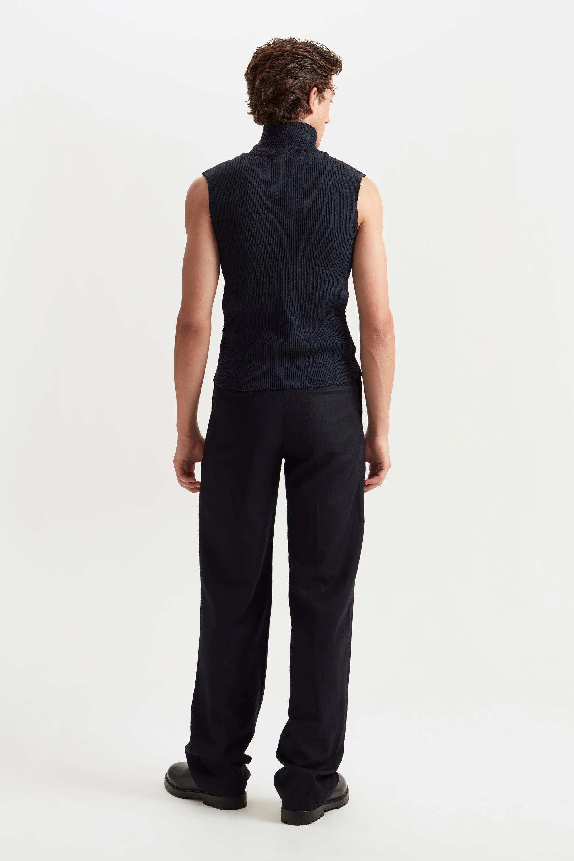 CARLOTA_BARRERA_FW23_KNIT_SLEEVELESS_ TOP_2. .jpg