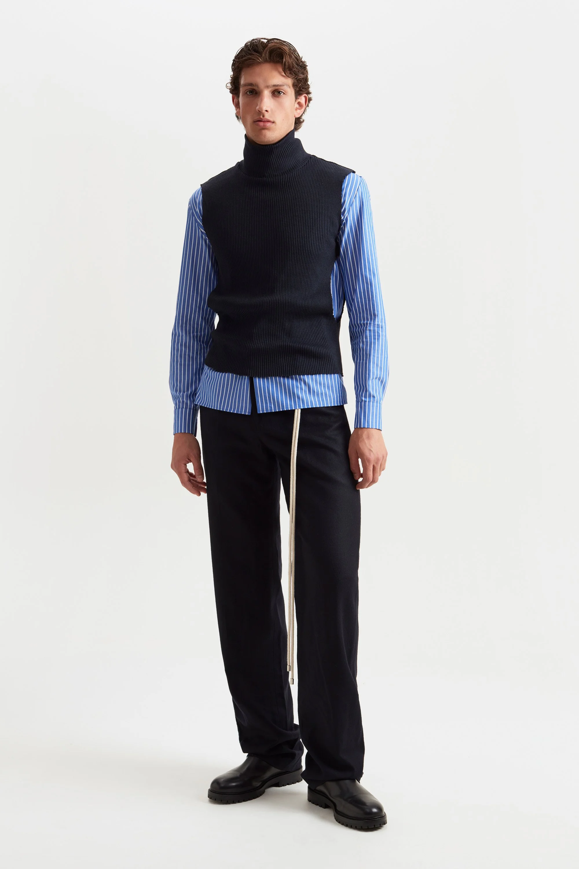 KNIT CUT OUT TOP