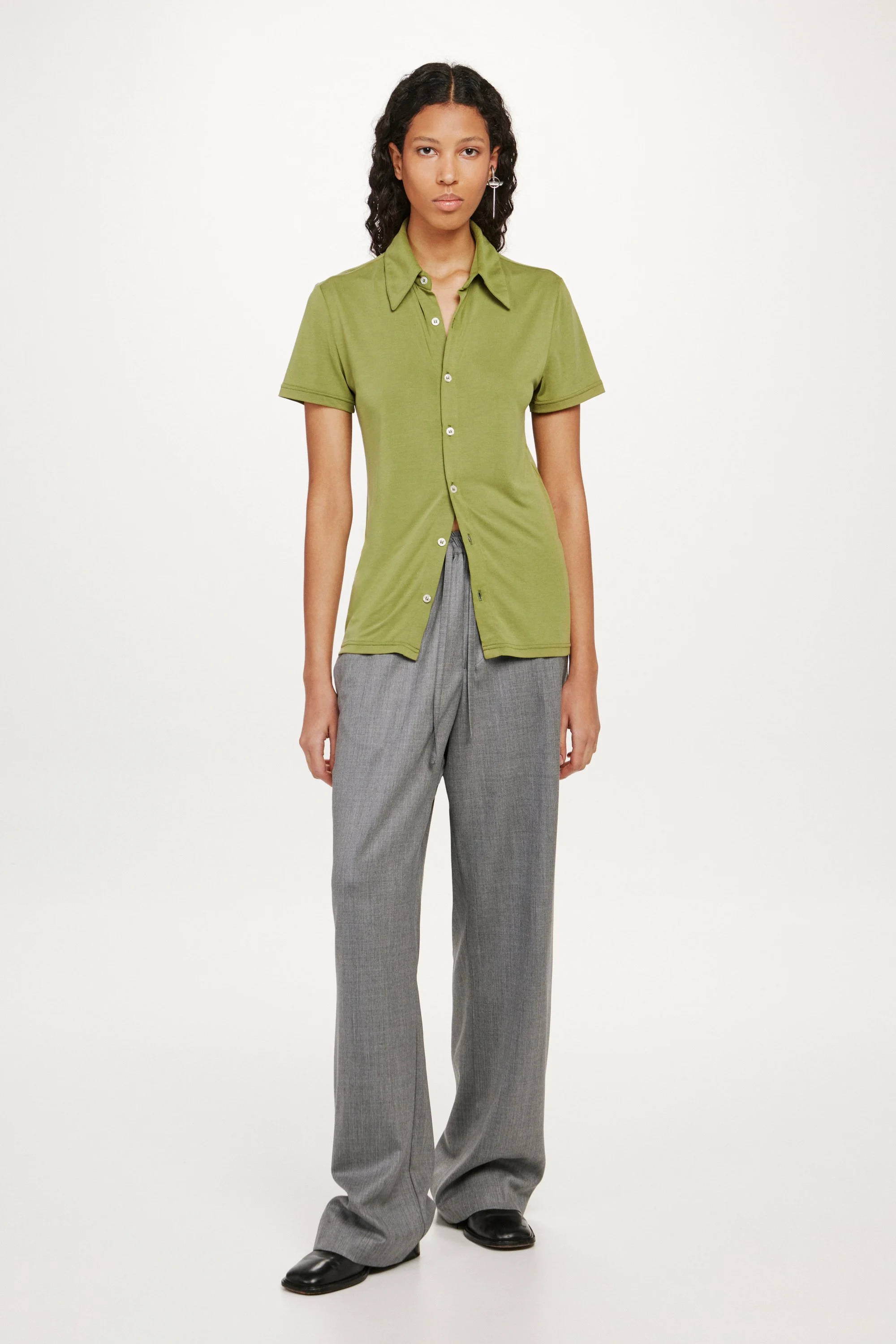 CARLOTA_BARRERA_SS24_GREEN_JERSEY_SHIRT_01.jpg