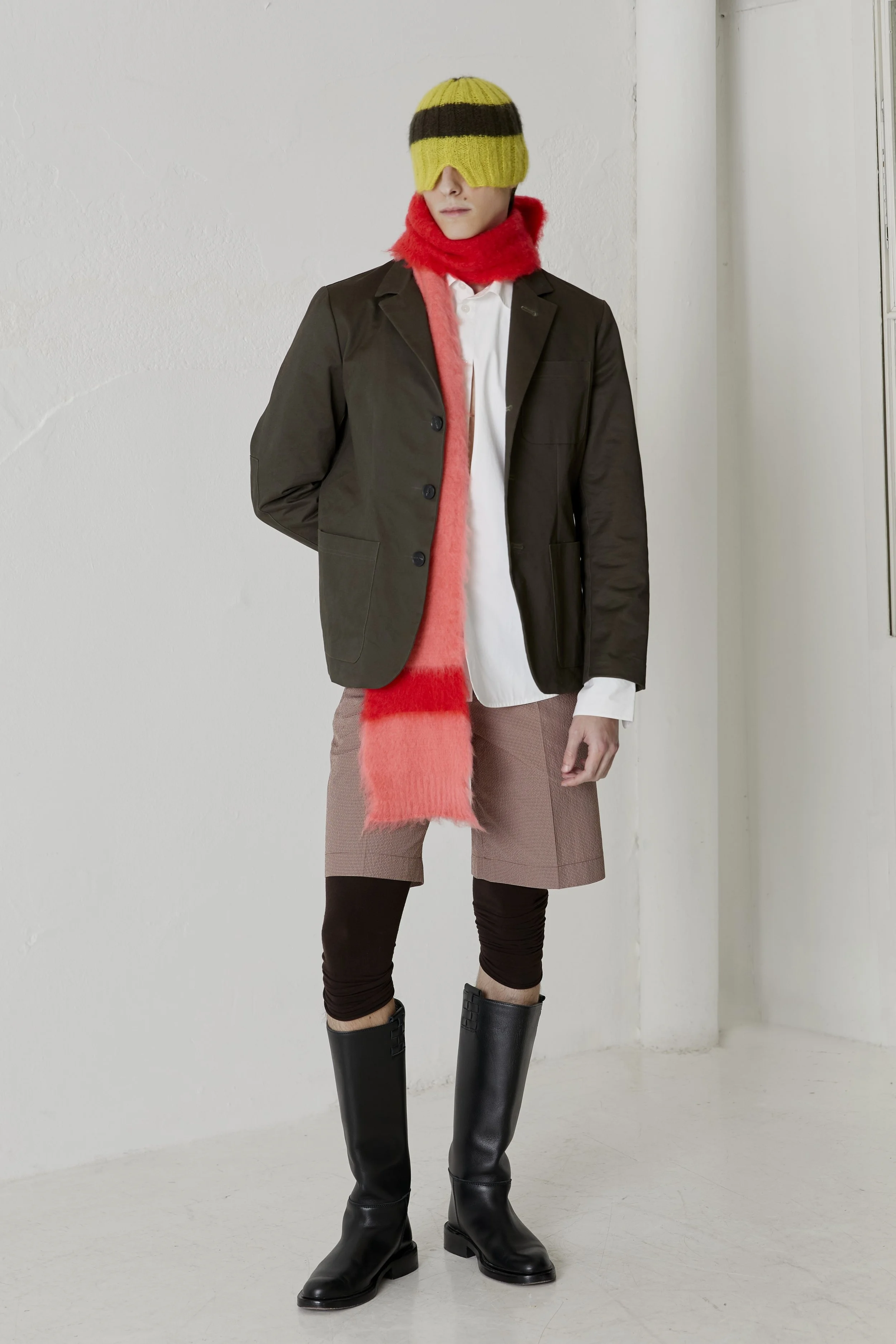 RAINPROOF PLEATED SHORTS