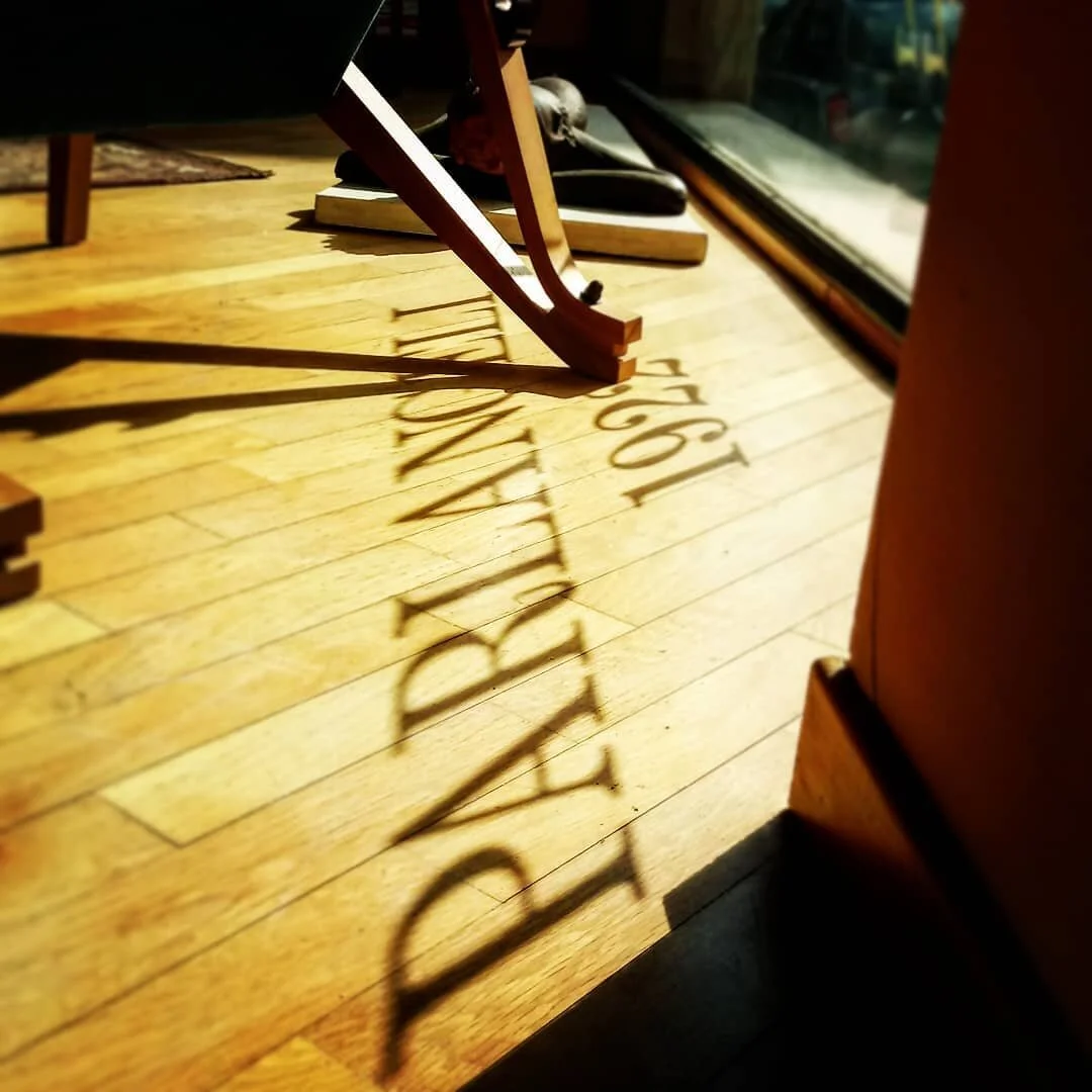 A volte basta la #luce... #shadows #designshop #interiordesign #lecce #salento
