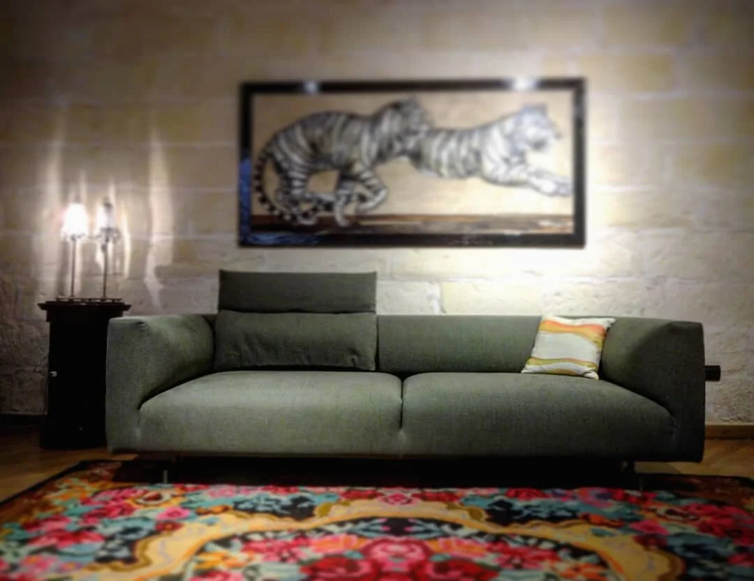 Appena arrivato in #showroom. #kim di #zanotta. Un #divano dalle #linee morbide e avvolgenti realizzato in #tessuto #verde #tintaunita.