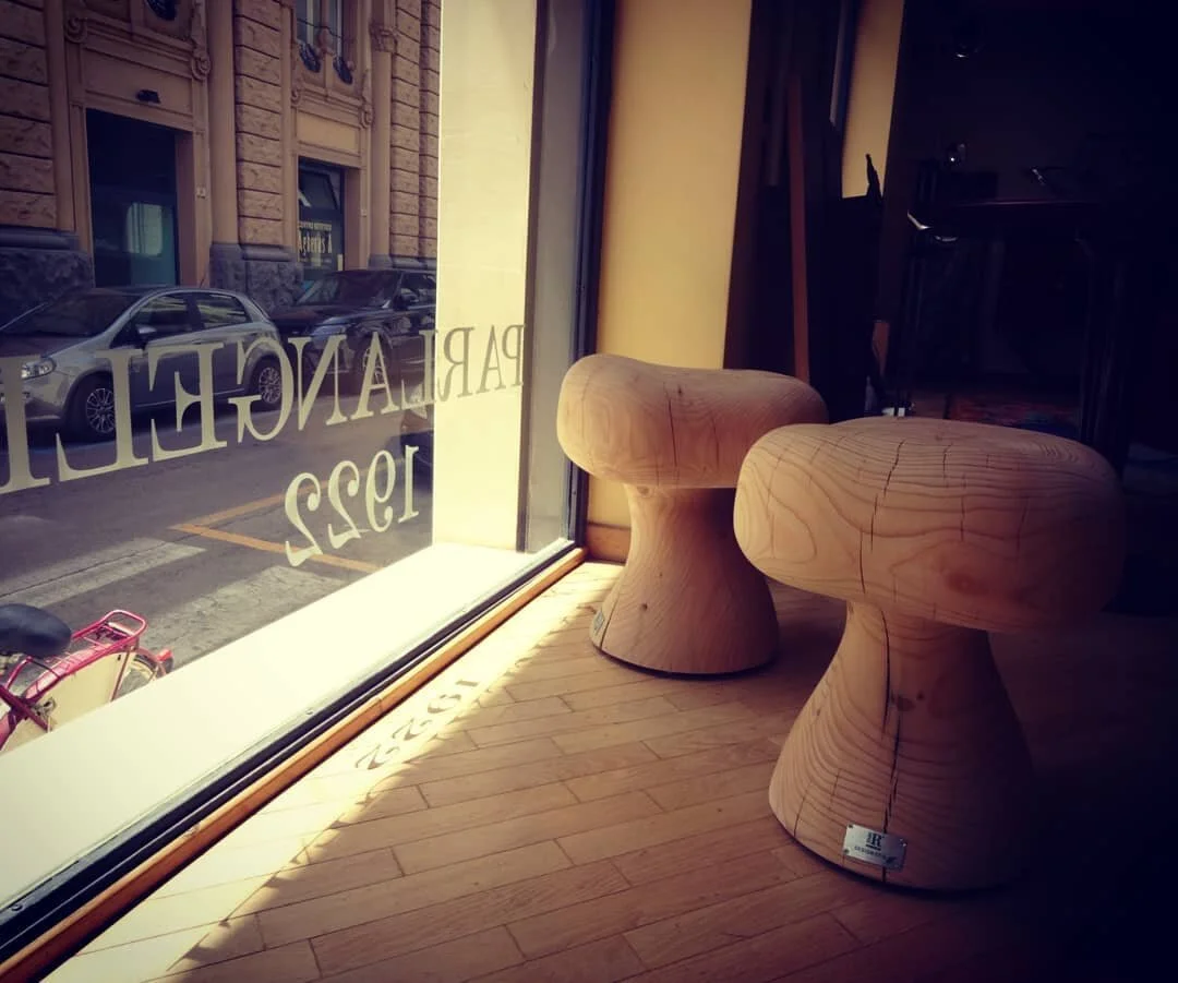 A volte spuntano fuori stagione... #Riva 1920 #siben #design #cedar #Wood #Cedro #sgabelli #legno #Idea #Casa #originale #madeinitaly🇮🇹 #Lecce #showroom