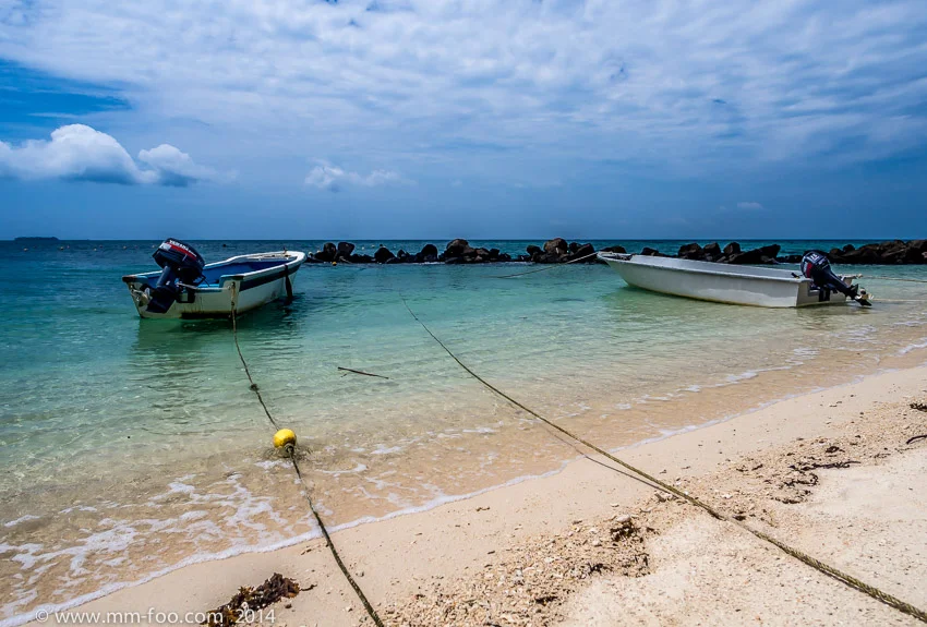 1/2000 sec, 12mm, f/4.0, ISO200 (M.Zuiko 12mm). Walking around the island.