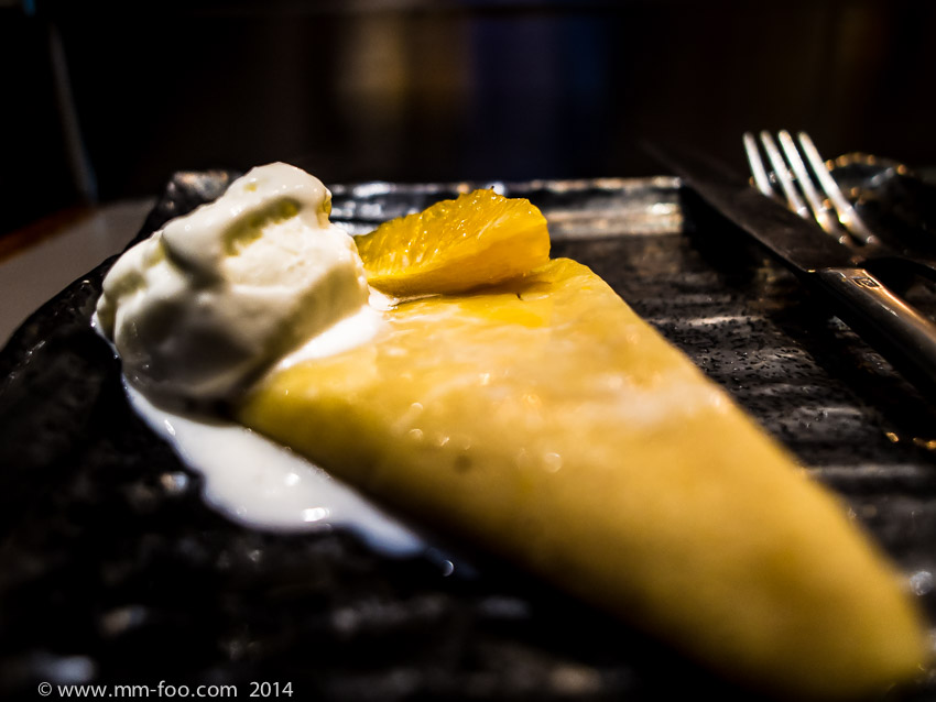 1/25 sec, 12mm, f/2.0, ISO800.
