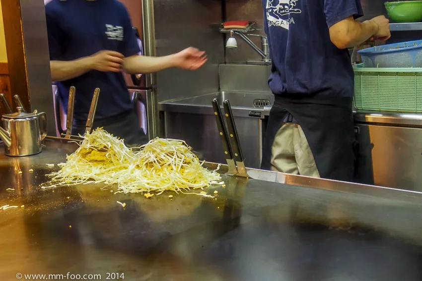 Huge mound of bean sprouts!