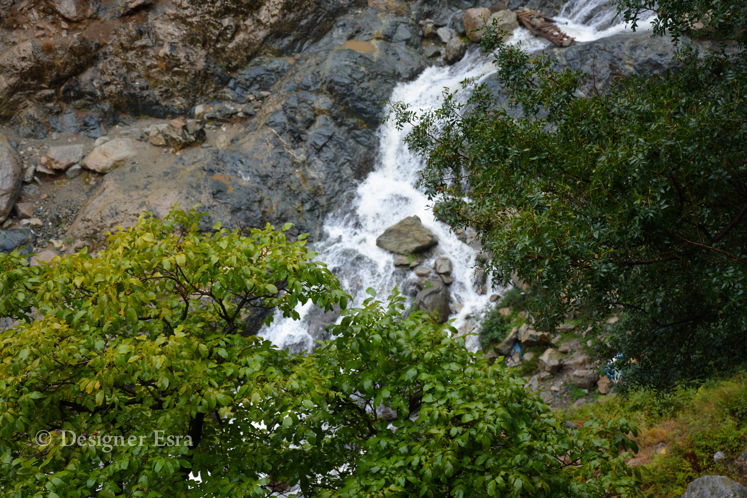 Waterfall in Atlas Mountains شلال في جبال أطلس في المغرب 