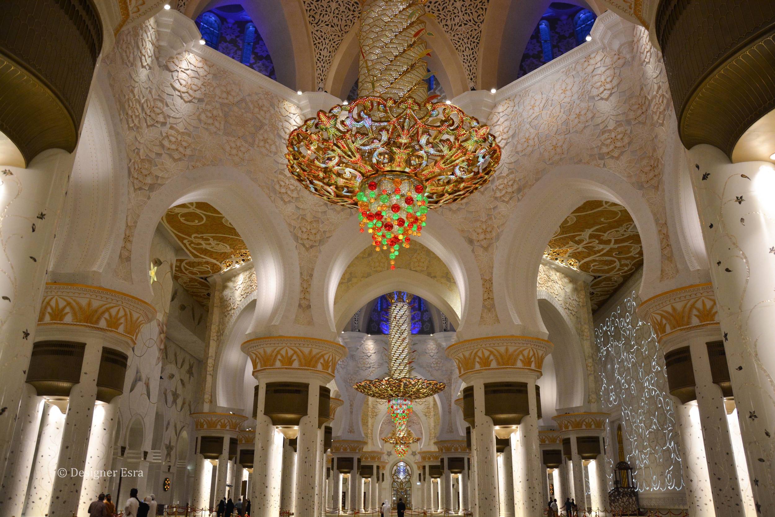 The interior design of Sheikh Zayed Grand Mosque 