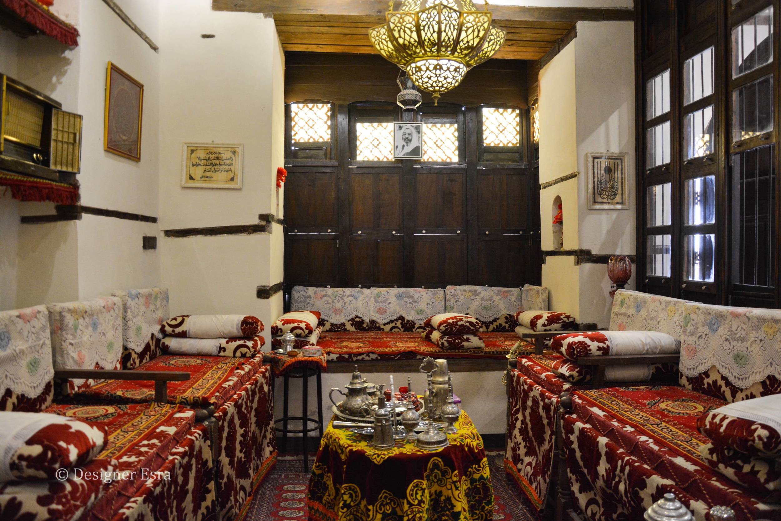 البيت الحجازي القديم في جدة - Old style Jeddah (Hijazi) living room 