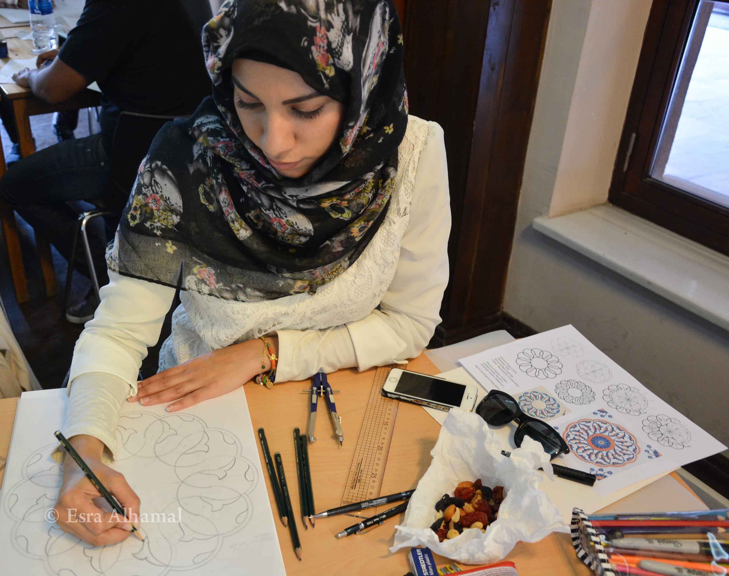 Learning Islamic geometric and biomorphic patterns with the Art of Islamic Pattern