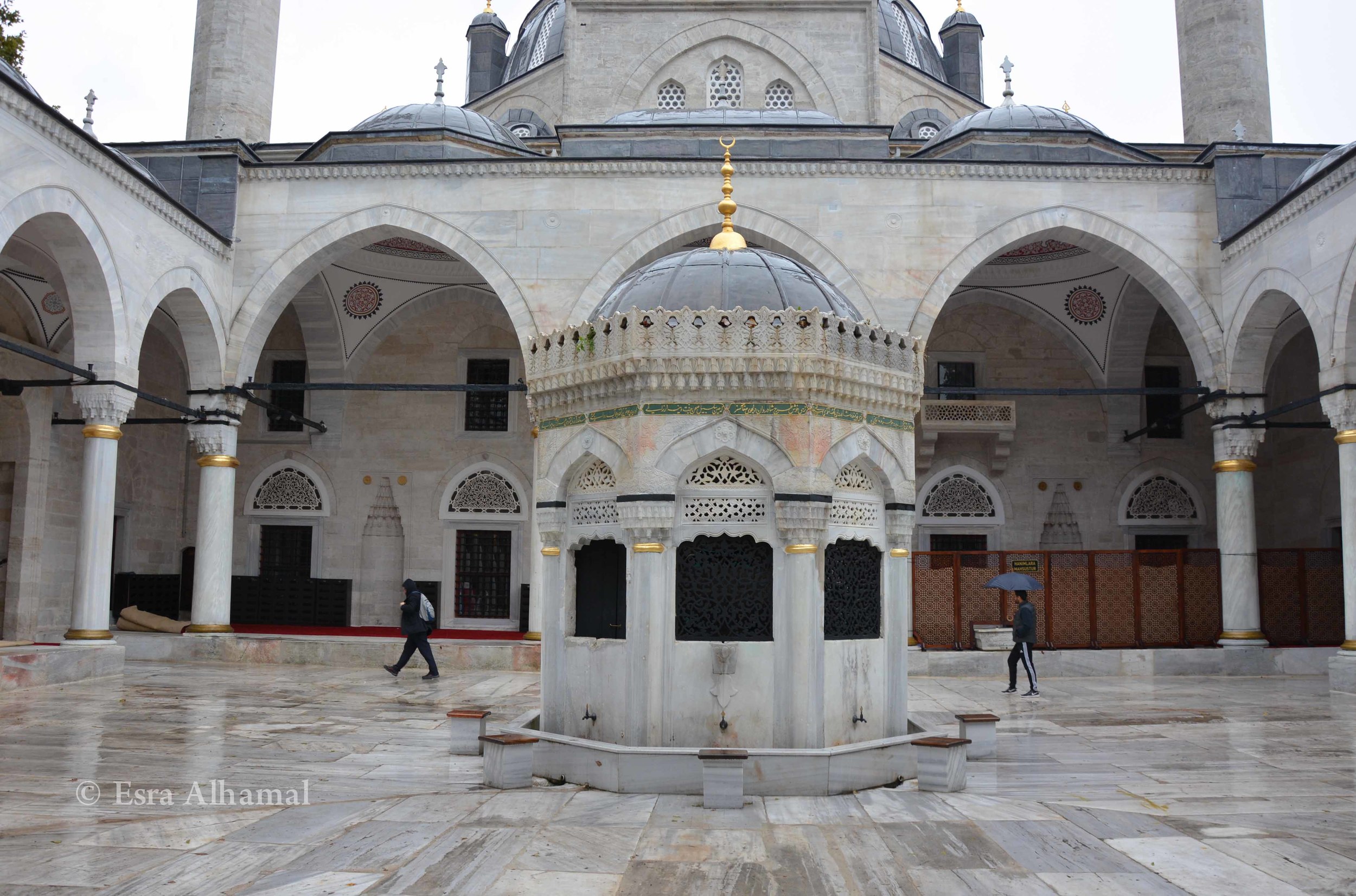 Courtyard of the Yeni Valide Mosque