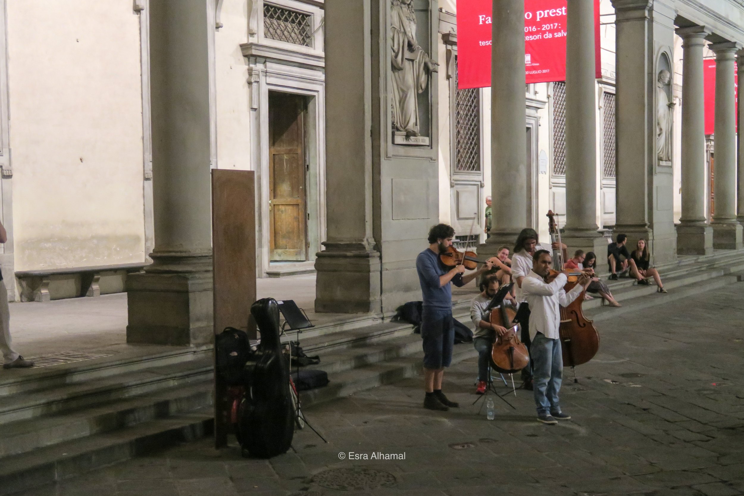 Outside the Uffuzzi Gallery at night