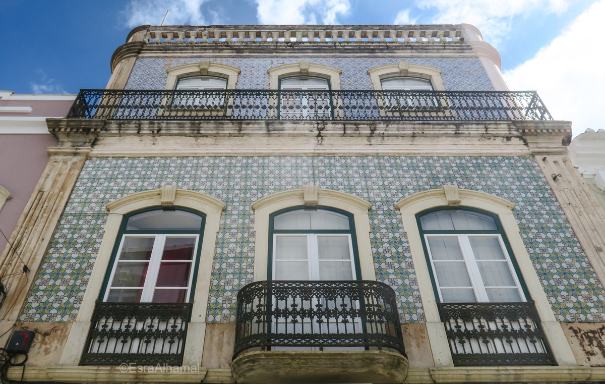 Tiles on buildings in Silves