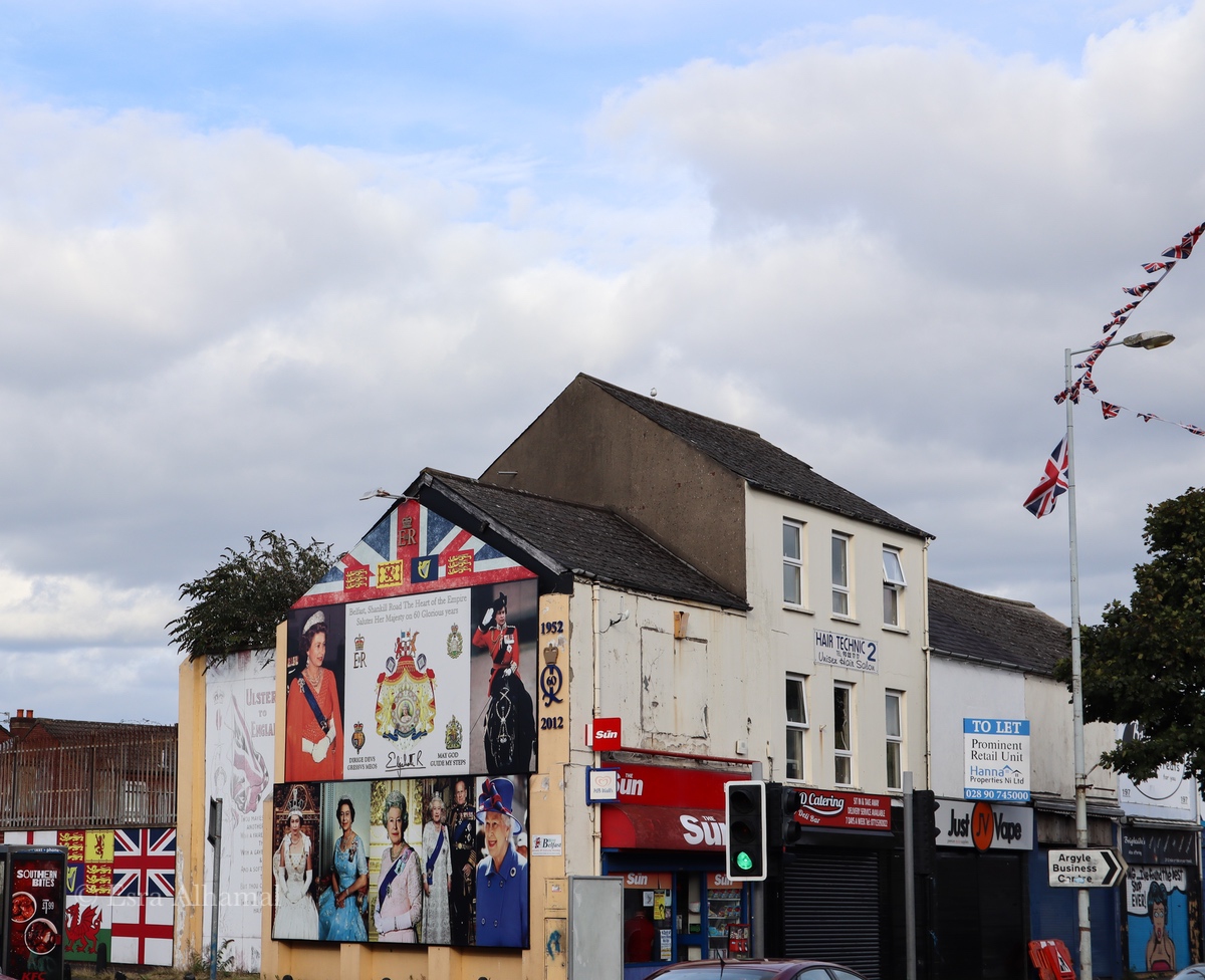 Loyalists to the Queen in Belfast