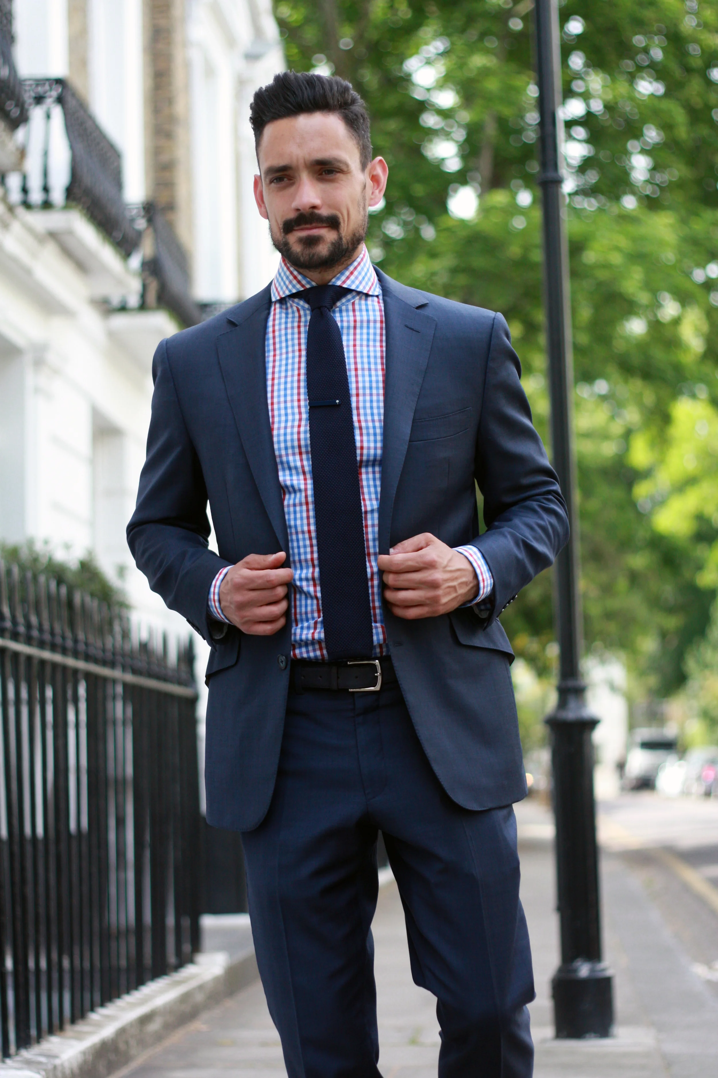 HOW TO DRESS FOR AN INTERVIEW OR IMPORTANT MEETING