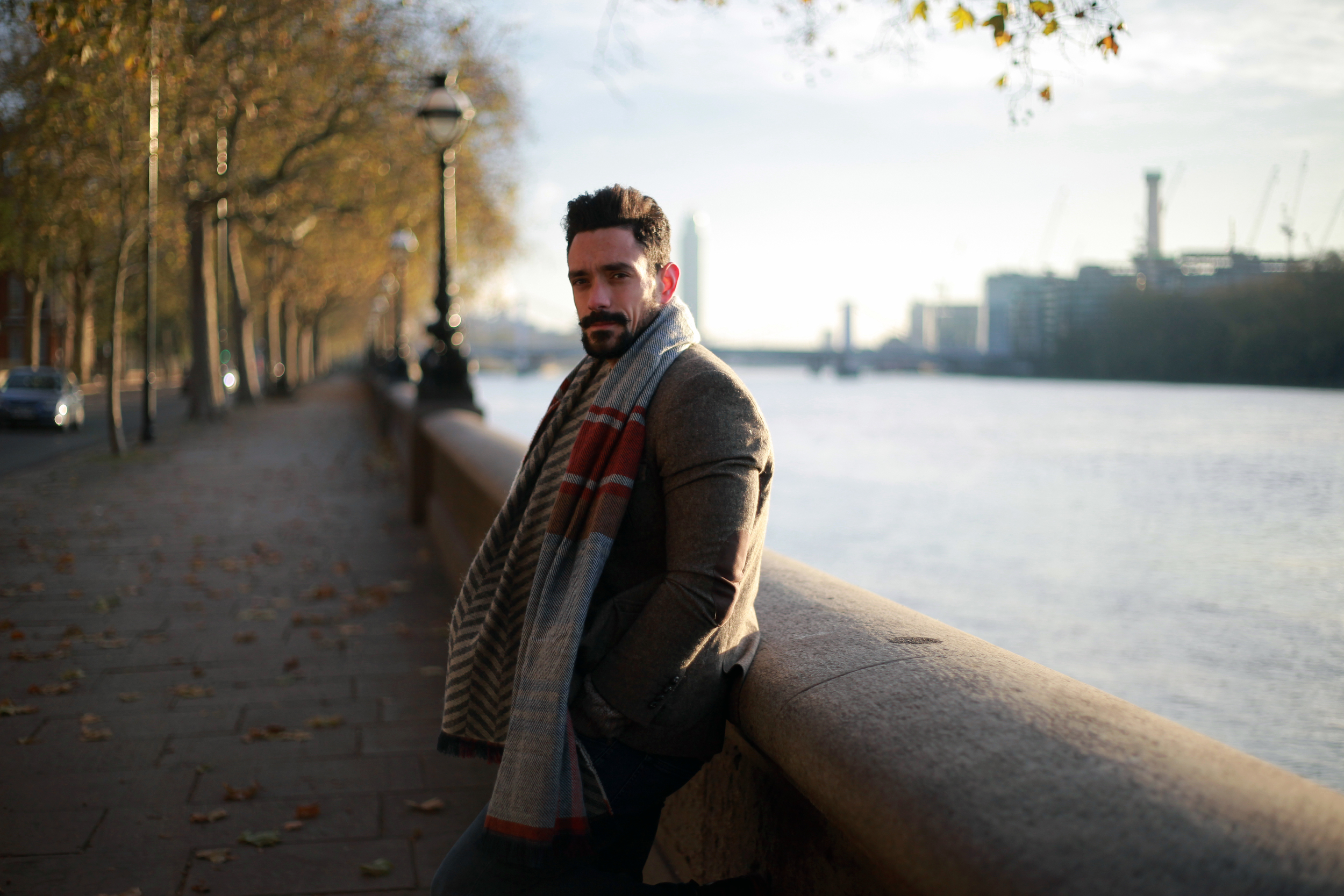 WINTER MORNING WALKS ALONG CHELSEA EMBANKMENT