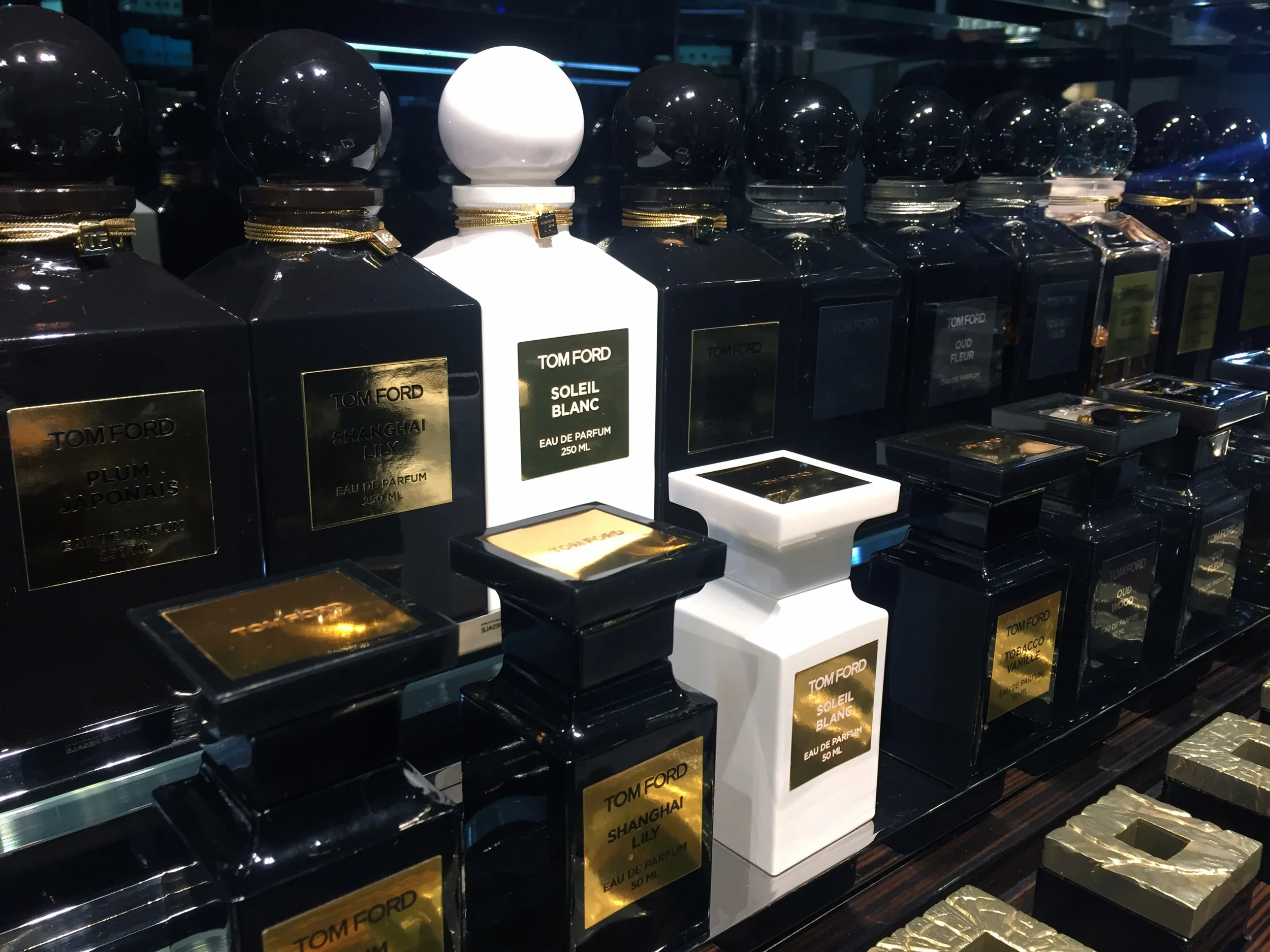 THE MASTER OF MEN'S GROOMING - TOM FORD