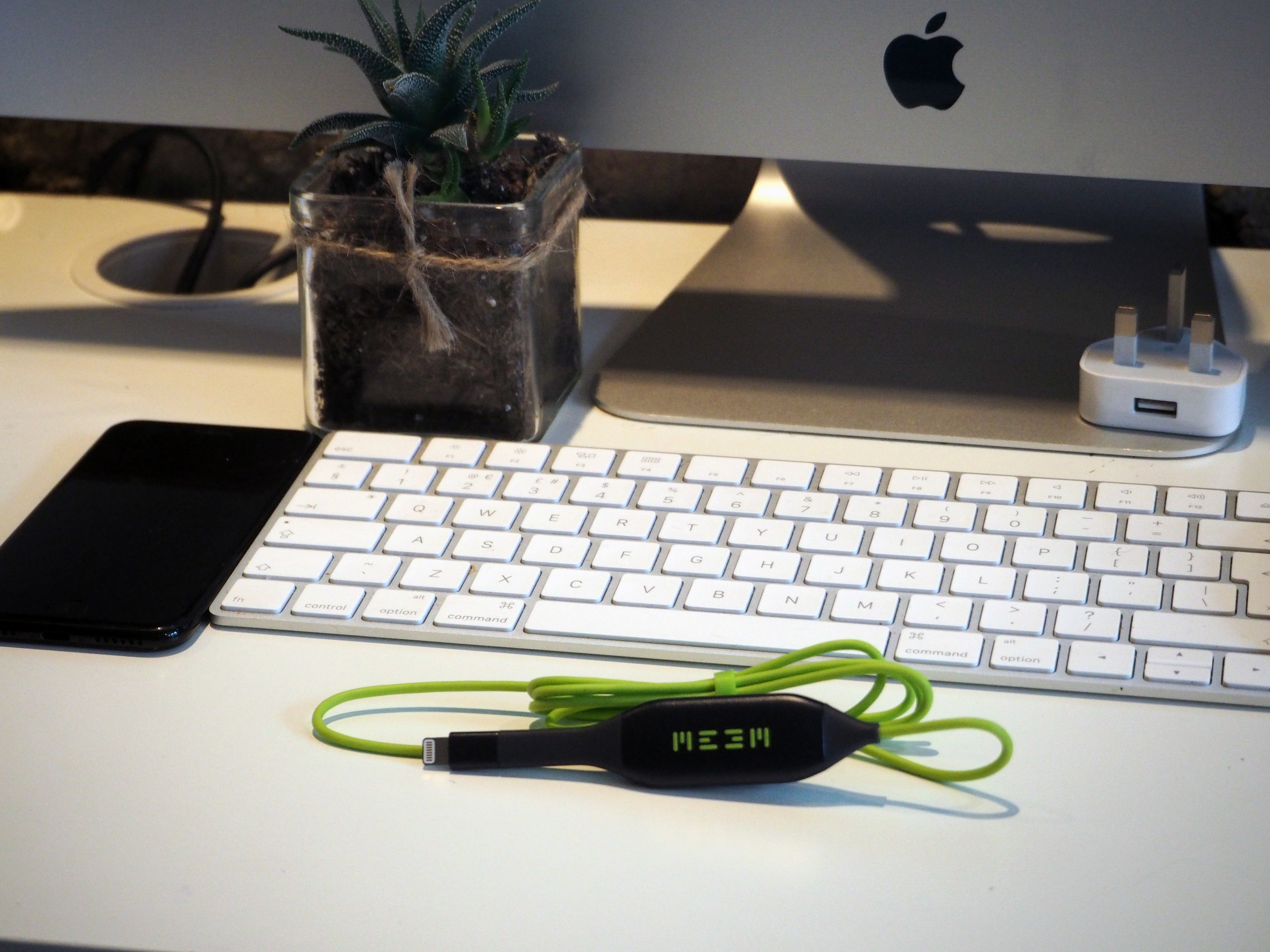 MEEM Cable Review: An Easy Way to Backup Your iPhone or Android Smart Phone