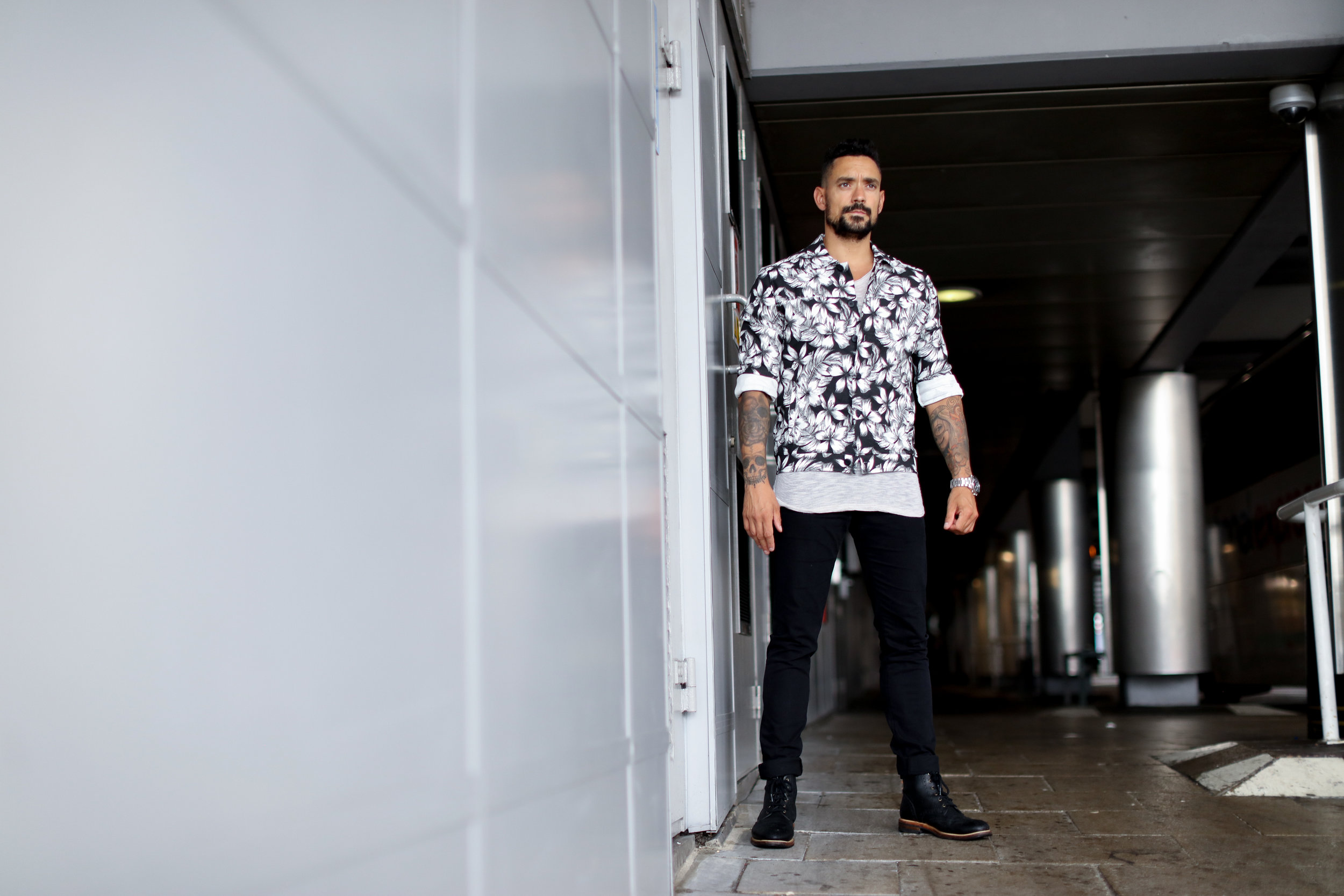 men floral shirt outfit