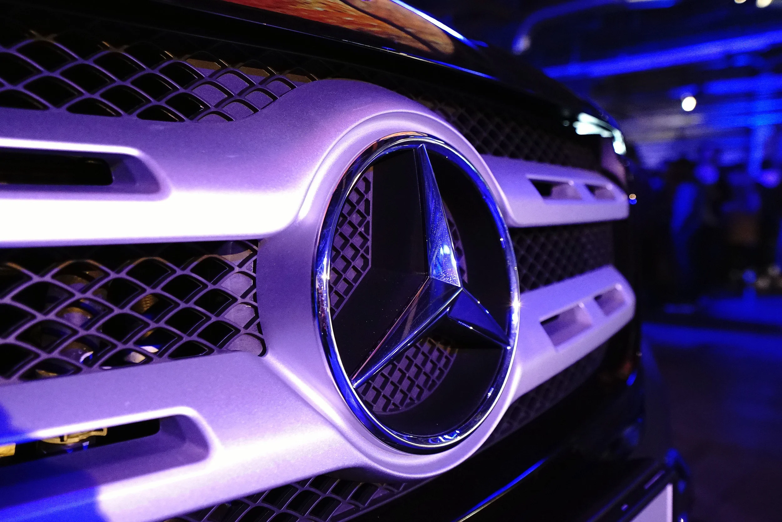 Mercedes X-Class Logo close up.jpg