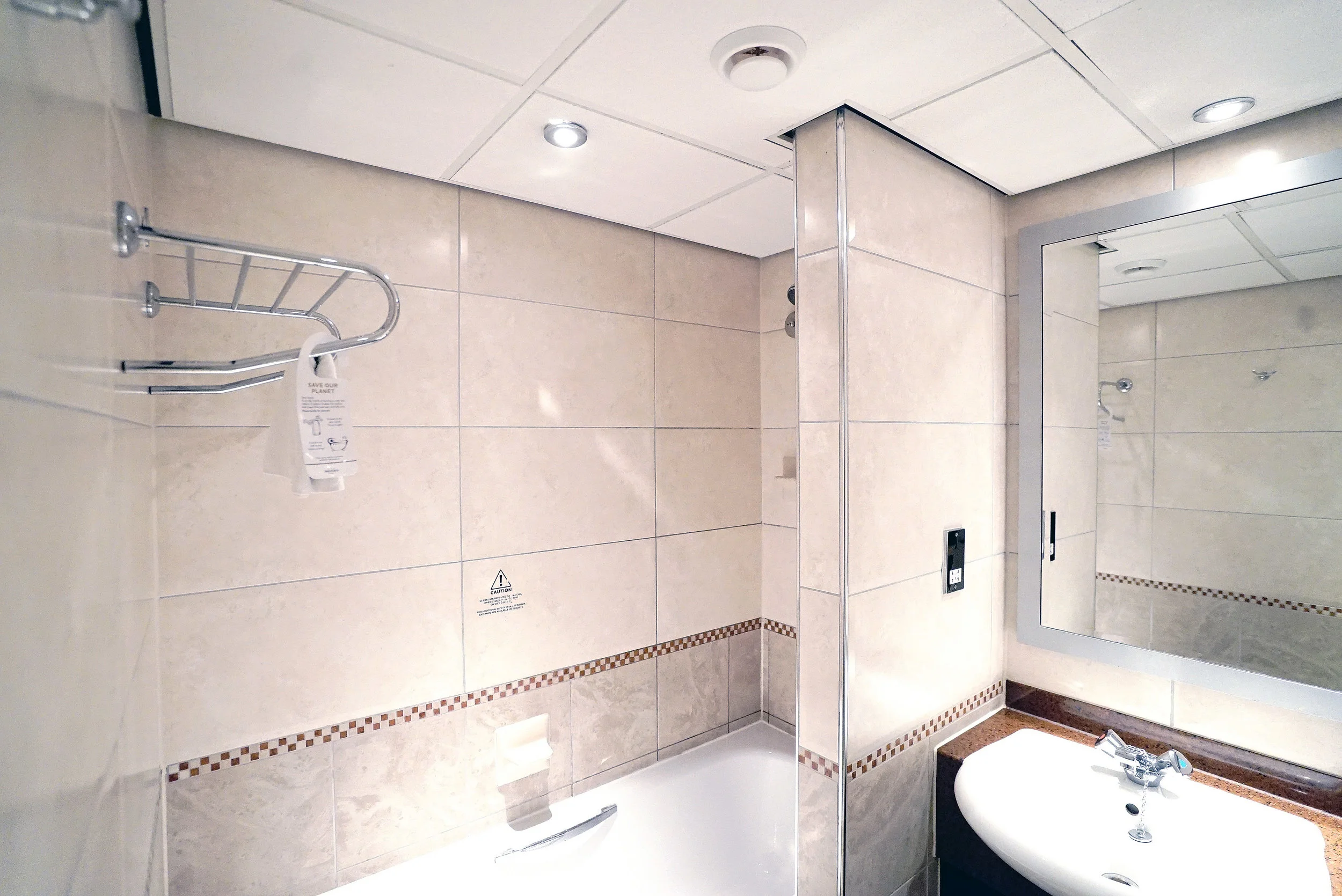 Mercure Chester Bathroom.jpg