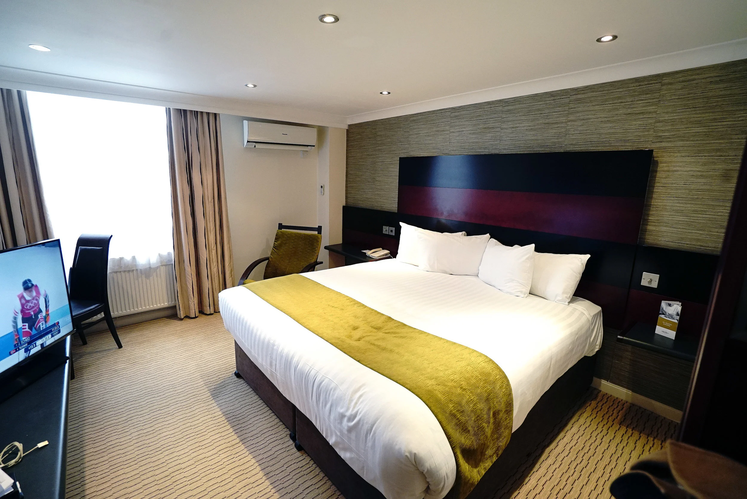Mercure Chester Bedroom.jpg