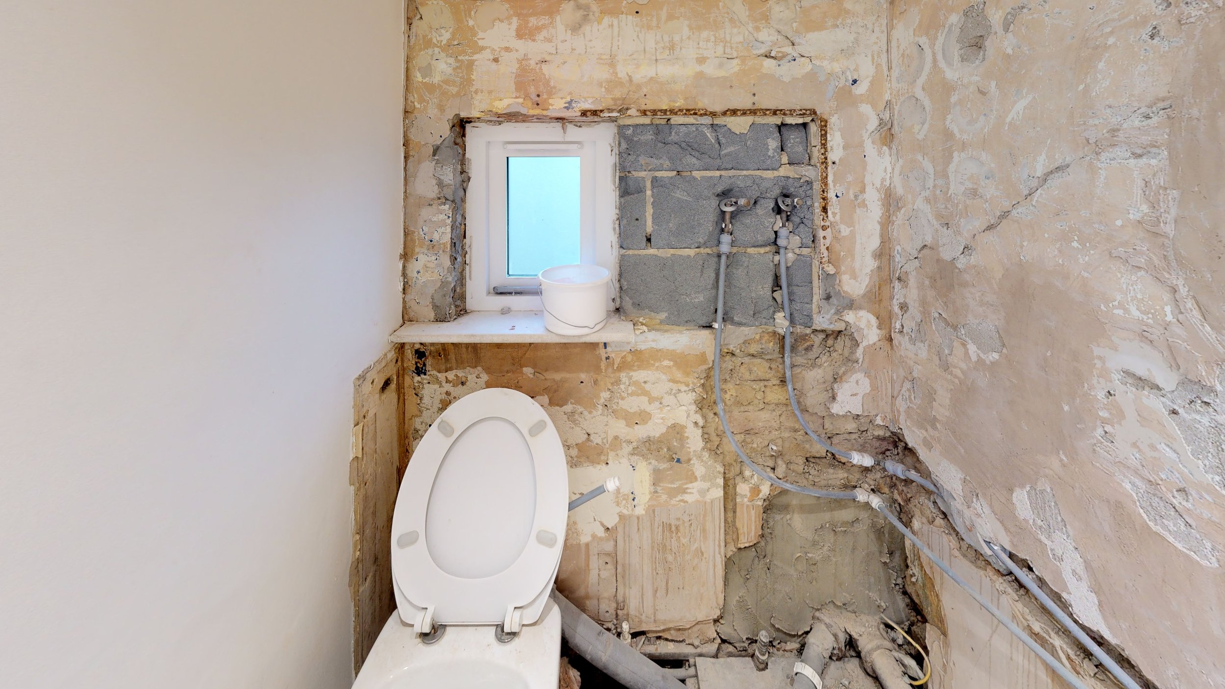 Flat-Renovation-Chiswick-Before-Bathroom.jpg