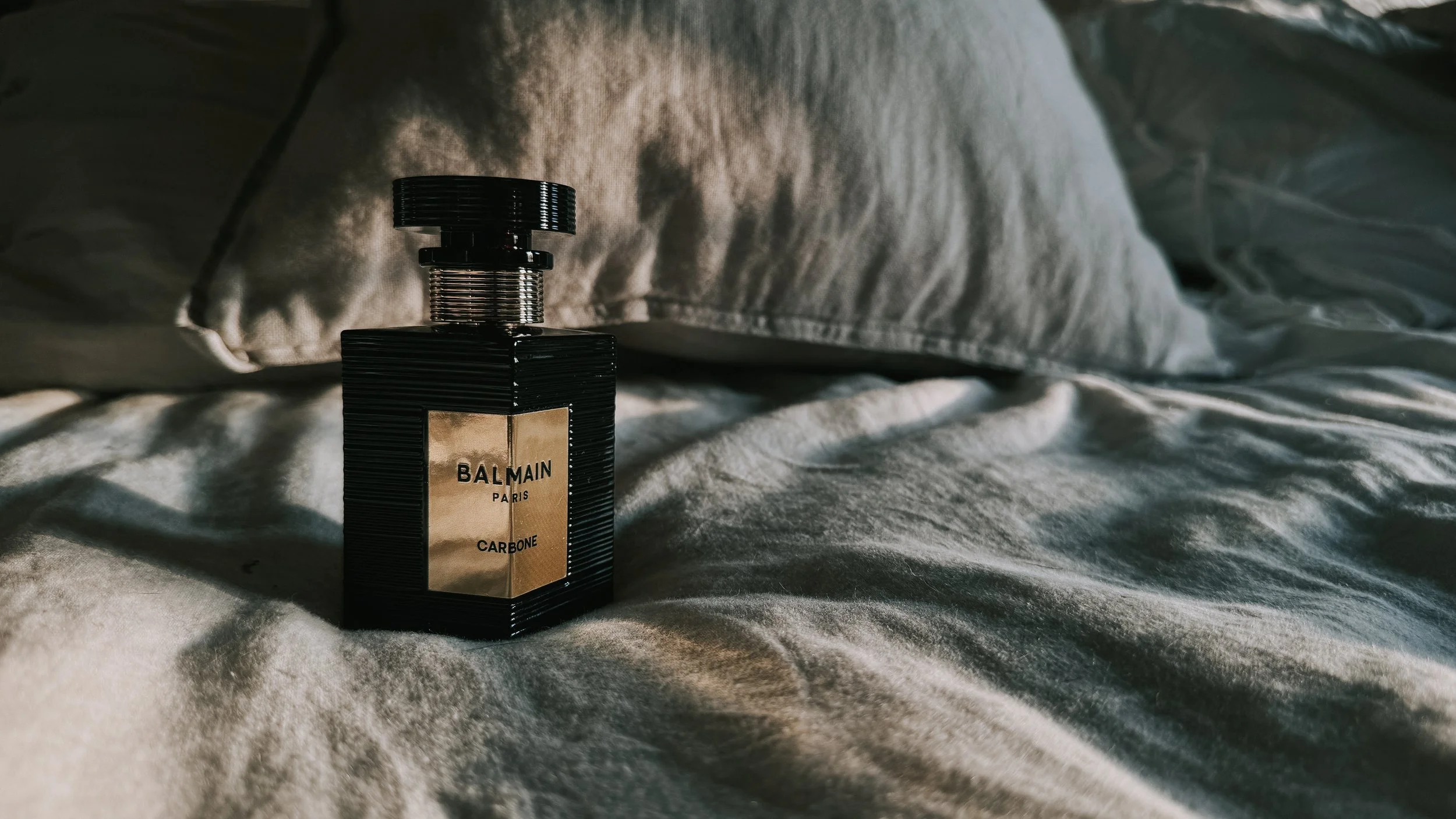 Carbone by Balmain Paris: A Striking Fusion of Depth, Spice, and Urban Sophistication
