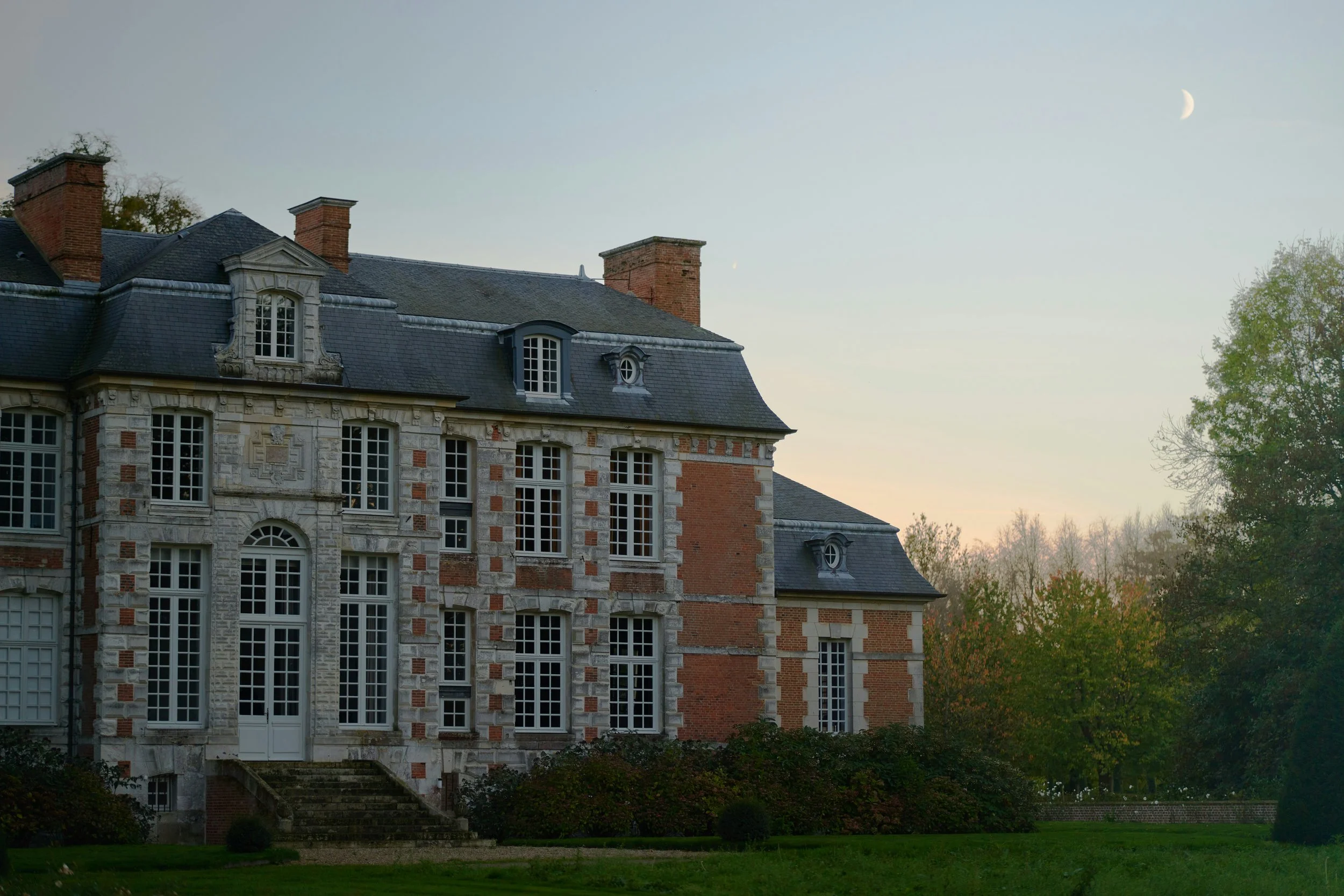 Choosing Between Villas and Hotels for Provence Stays