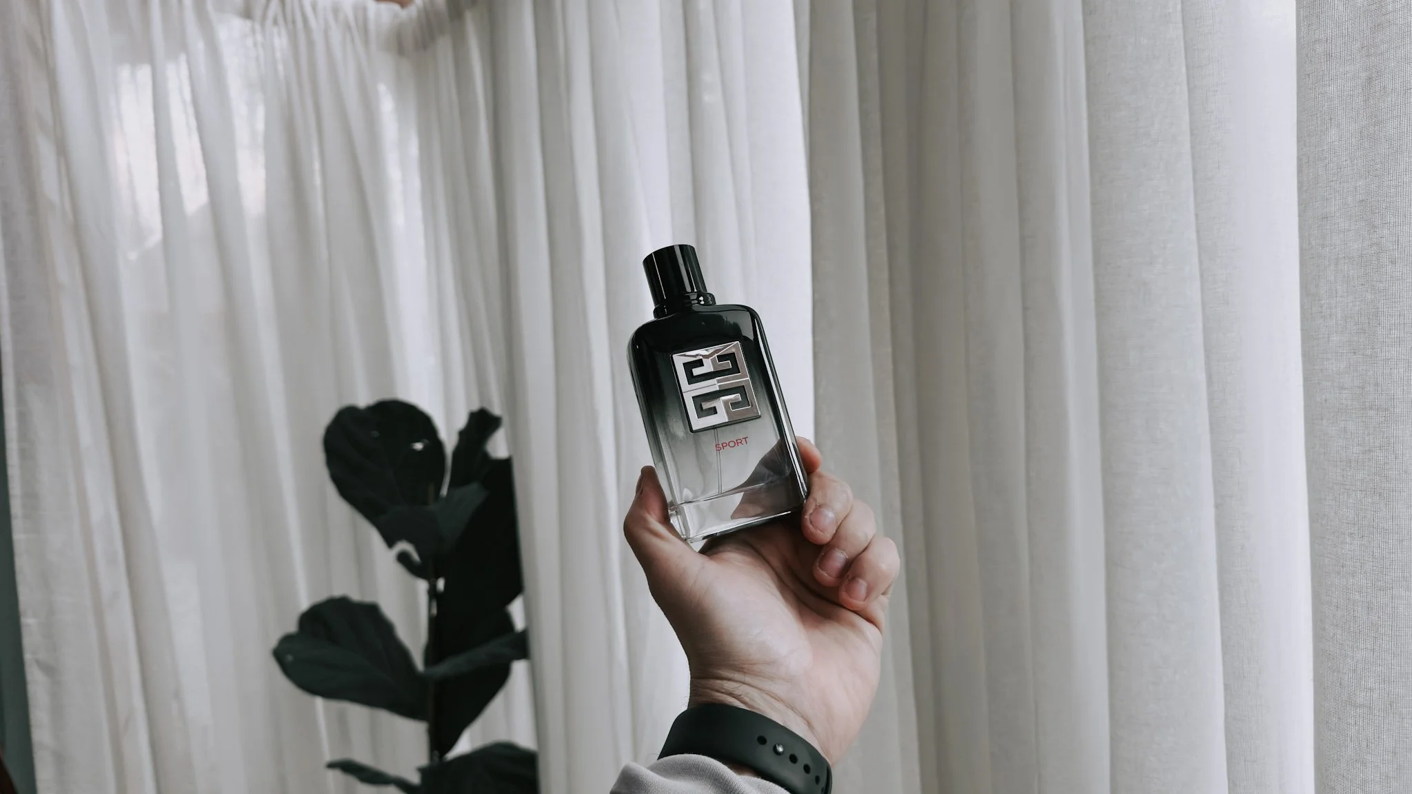 Givenchy Gentleman Society Sport Eau de Parfum: Fresh Energy with Refined Elegance