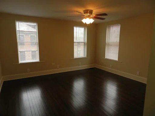 519S5TH020.jpg