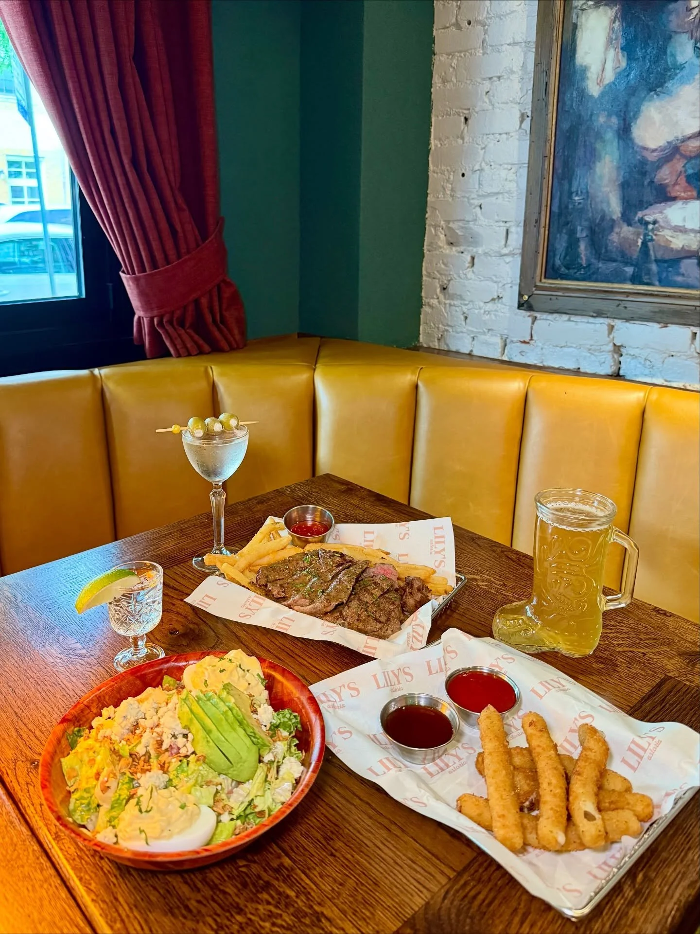 We&rsquo;re open at noon and Friday never looked so good☀️ Clock out early and clock into our All Day Happy Hour and a little DJ &amp; dancing tonight 🍾🍹🍸🎛️👢 See you this weekend, Astoria❤️&zwj;🔥

#astoriaeats #astorialive #astoriaqueens #astor