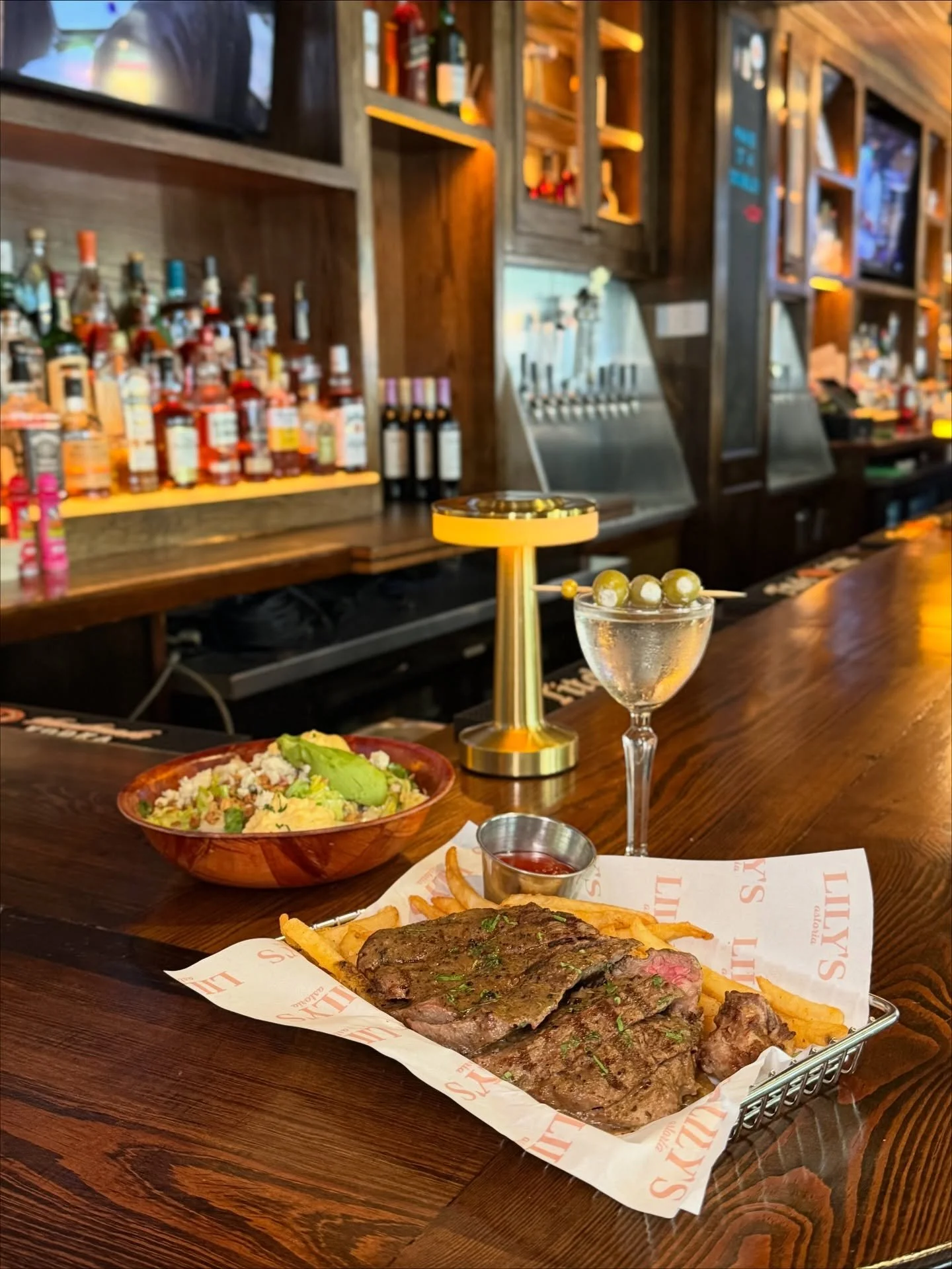 POV: You&rsquo;re sitting at the bar, flirting with a medium-rare Steak Frites and an ice-cold Martini, watching the Knicks game, and it only cost you $30.
Solo dates are sometimes the best dates. Especially on Game Day🏀🥩🍸

$30 Steak Frites &amp; 