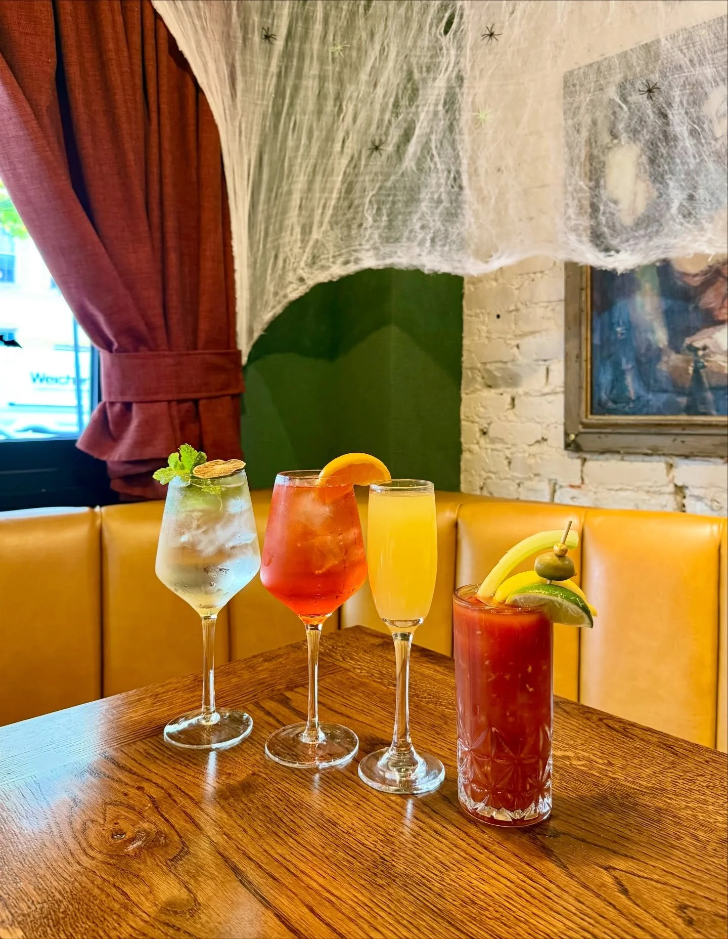 Because Lily&rsquo;s likes her holiday spirits Bottomless🍾 &lsquo;Tis the season to start and end your day with all the bubbles and we&lsquo;ve got the best Bottomless Brunch in the neighborhood 🫧😮&zwj;💨

Join us this weekend 10AM-4PM for $25 bot