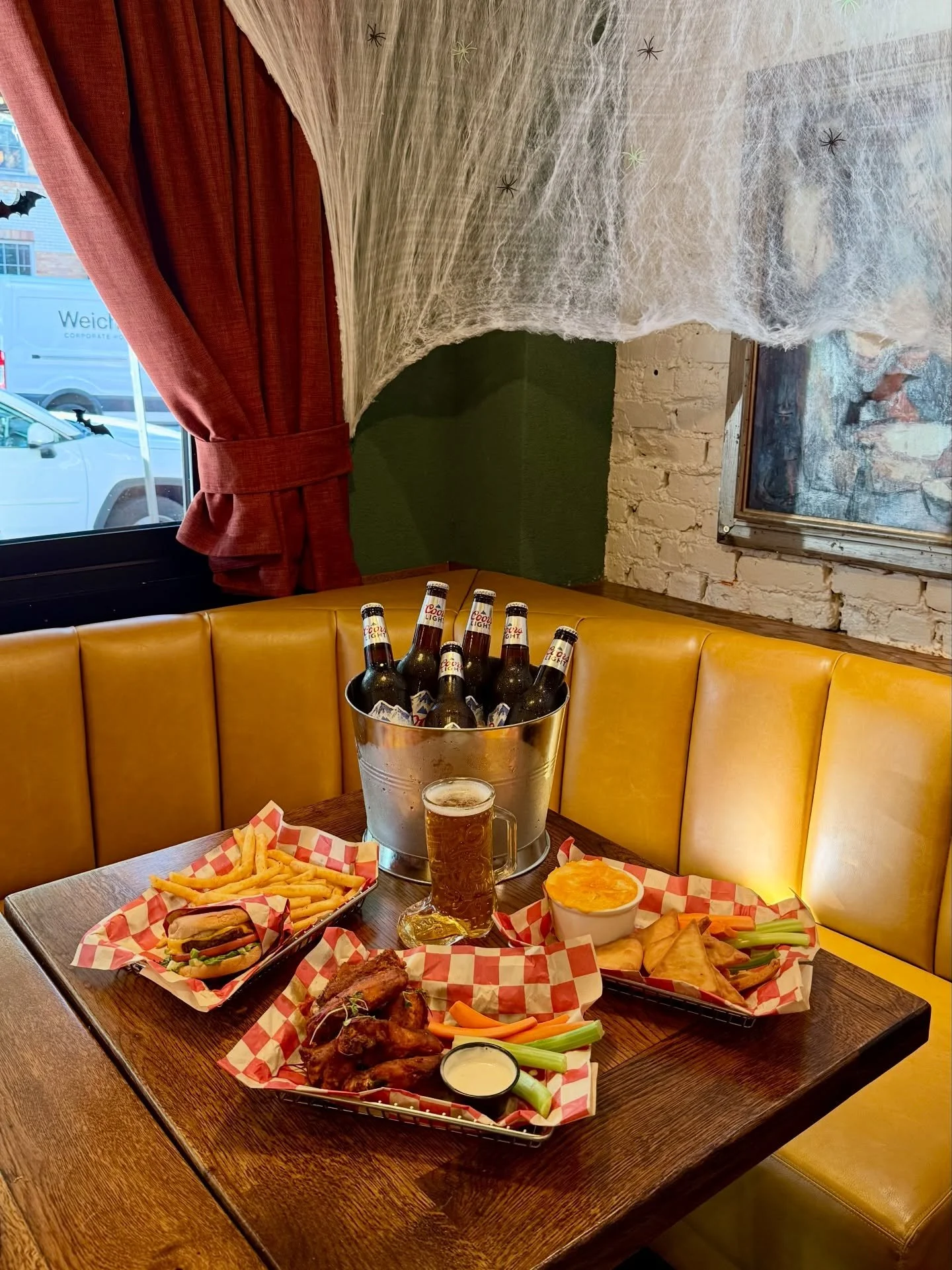 Our Tailgate Specials continue today🏈🍔🍺 &hellip;and whether you&rsquo;re watching the game or not, today&rsquo;s a good day to smash a burger, throw back a boot brew, and completely ignore the fact that it&rsquo;s Monday 😎🍗🍻🏈
See specials &amp