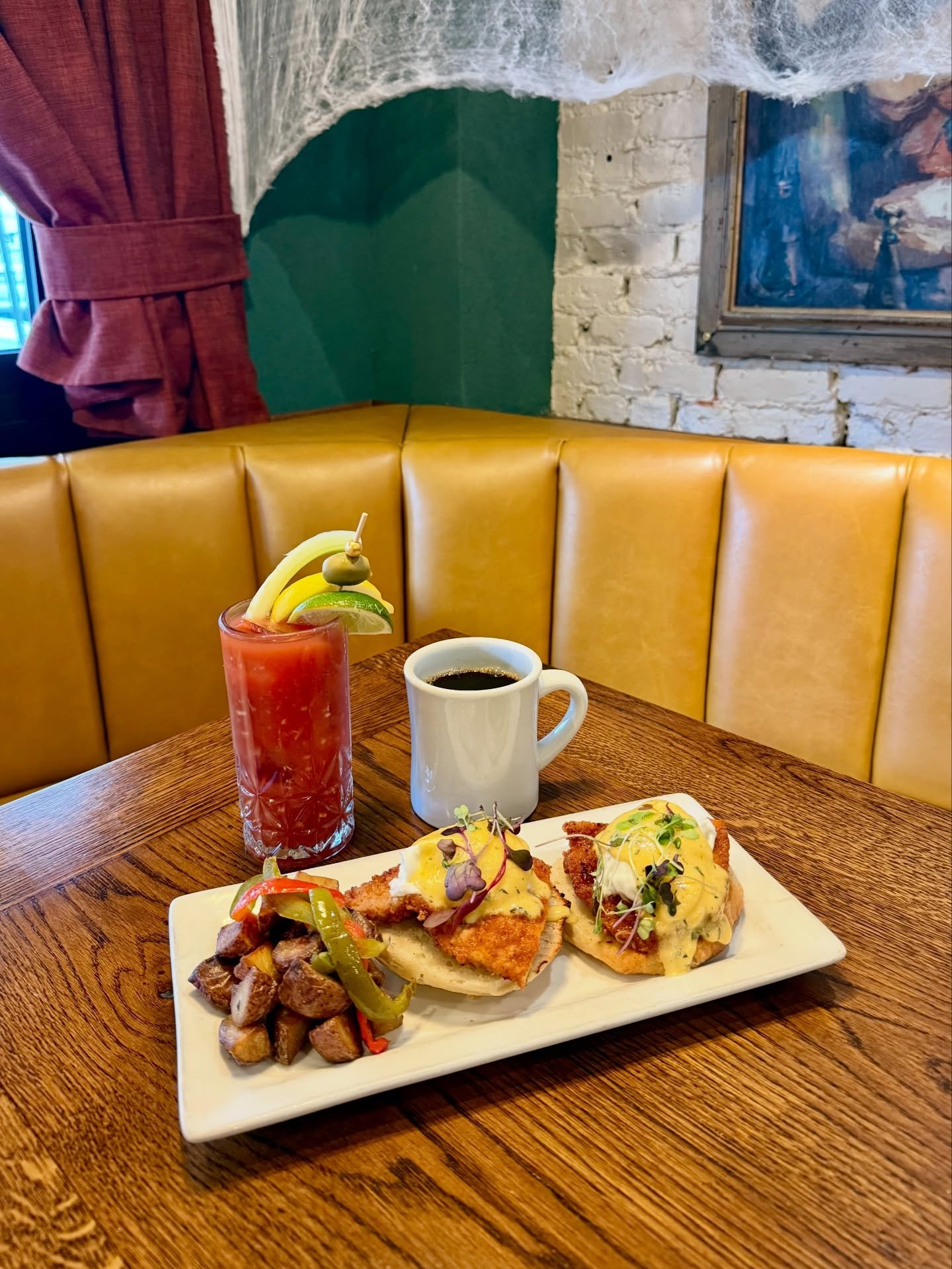 Lily&rsquo;s is upping her brunch game with our &lsquo;Southern Benedict&rsquo; made w/ Crispy Chicken, Hollandaise, Cholula-Honey, on a buttermilk-biscuit. Pair it with our Bottomless and you&rsquo;ve got yourself the perfect weekend starter kit🍴🍾