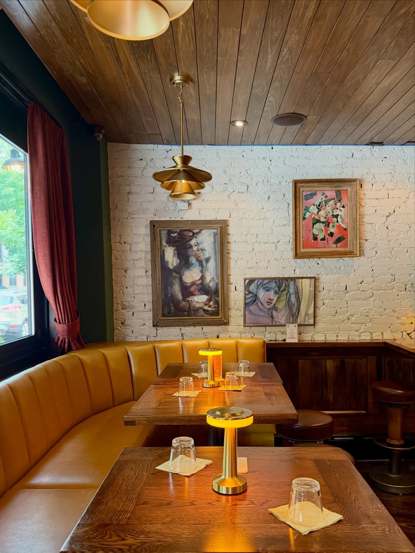 Grab a cozy corner, a Happy Hour bev, a Mixtape Bingo card, and let&rsquo;s mix things up on a Tuesday 🍻🎶

#astoriaeats #astoriaevents #astoriaqueens #nycmixtapebingo #astoriafoodie