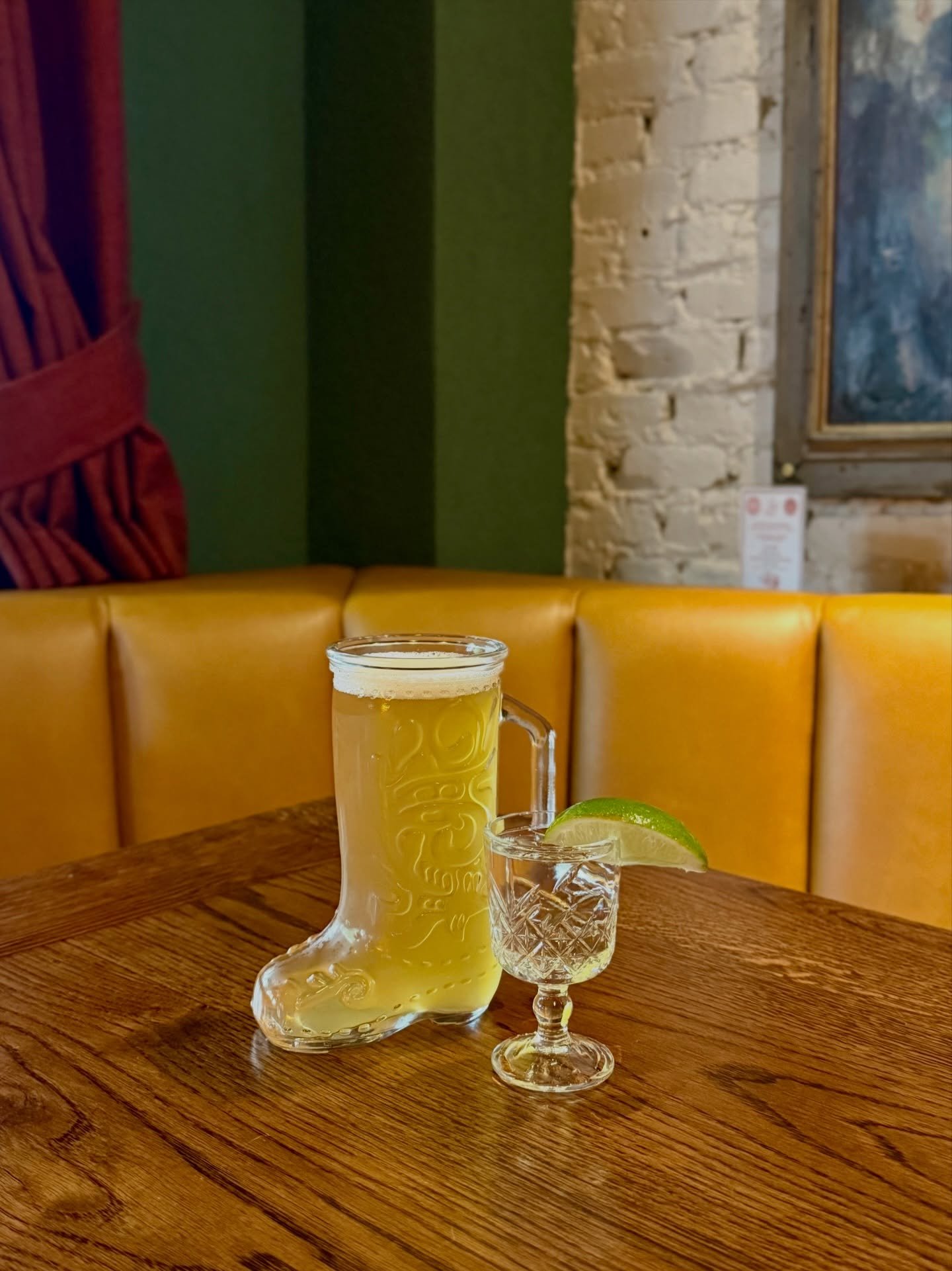 Snow boots: ON 🥾 Beer Boots: FROSTY🍺 Mixtape Bingo: TONIGHT🎶 
Put on your snow boots and crush a beer boot or two for Mixtape Bingo tonight🍻 

#astorialive #astoriaeats #astoriaqueens #mixtapebingo